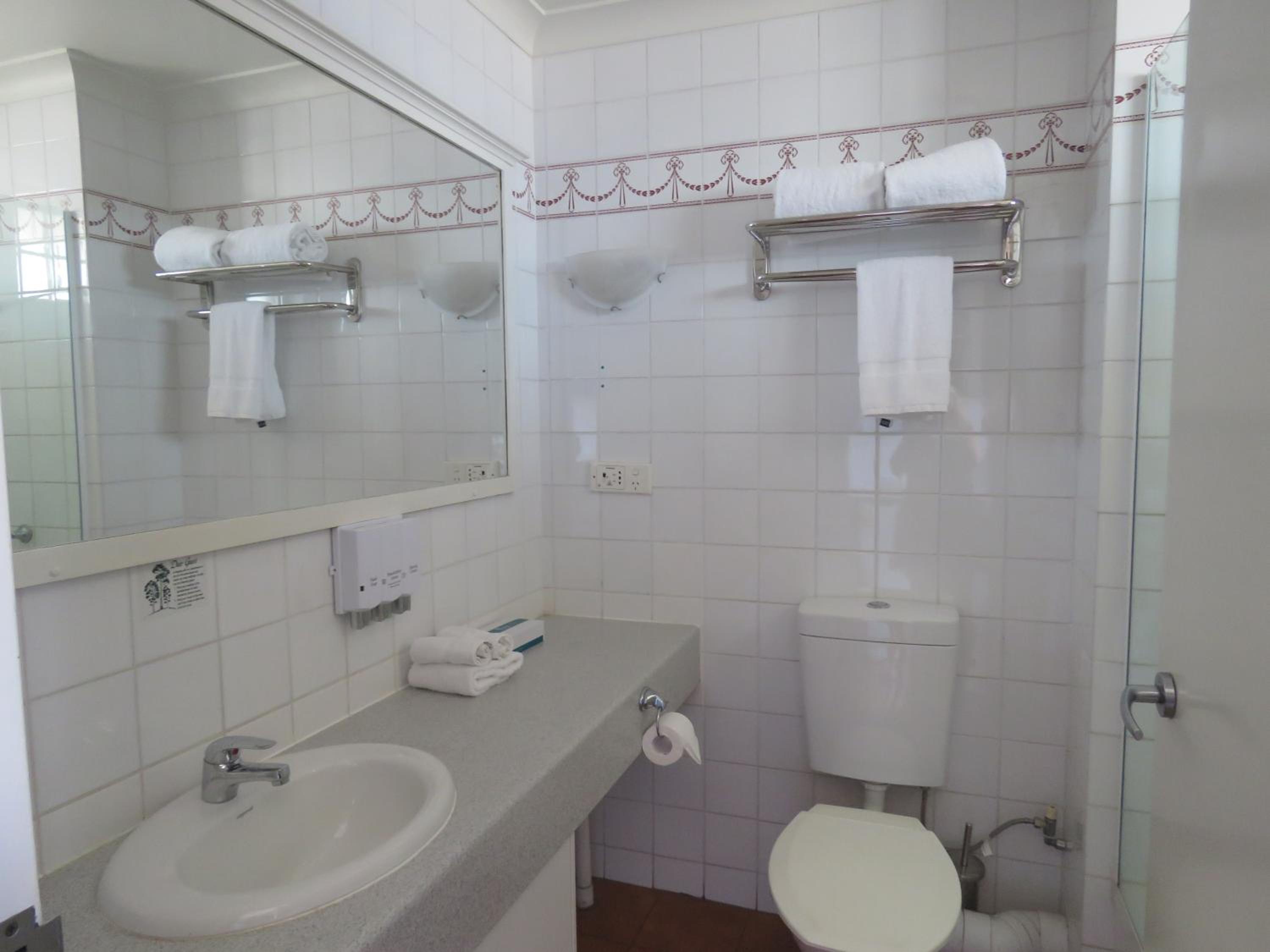 Standard Twin Room - Photo 2