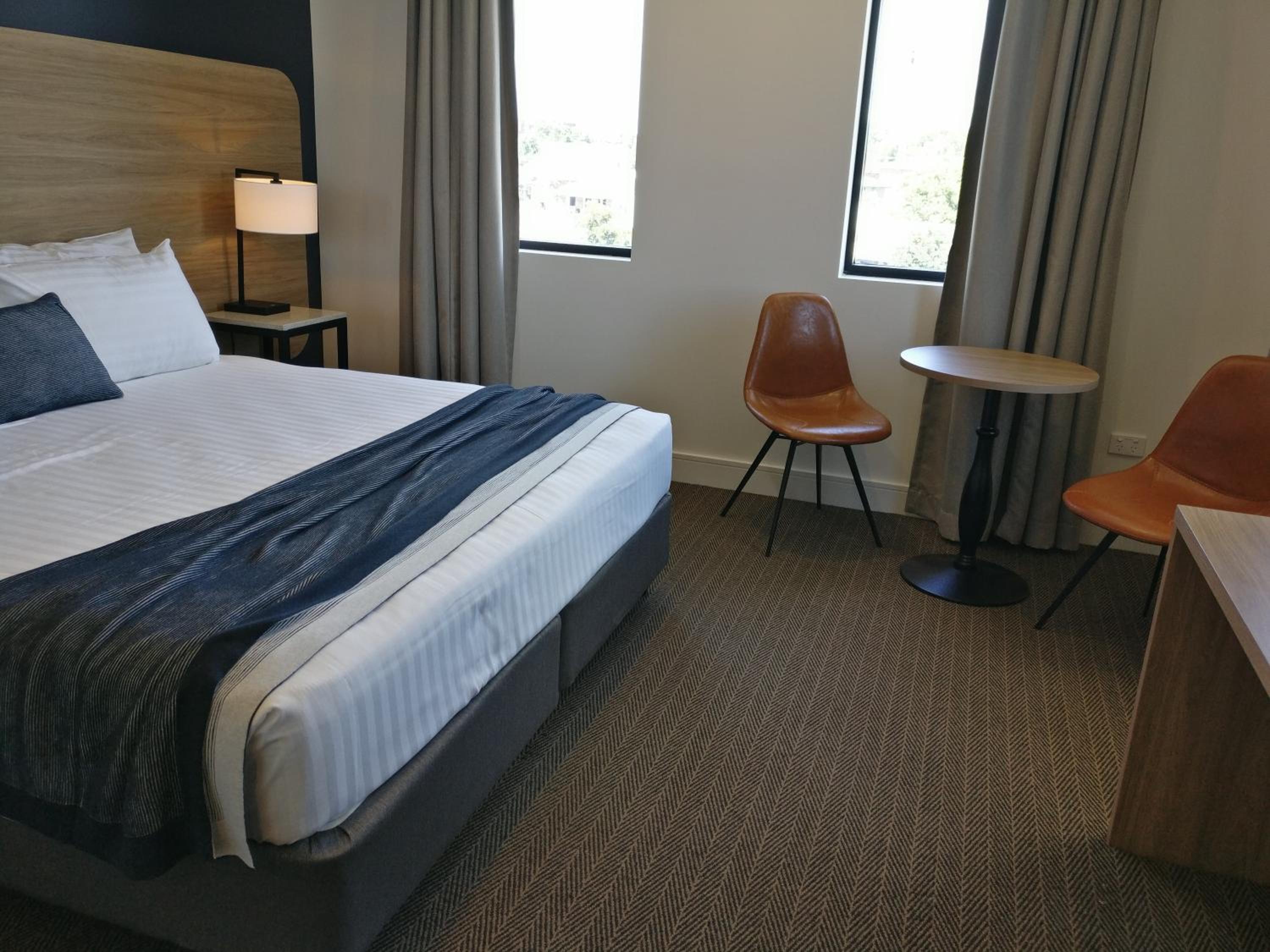 Disabled Executive King Room - Photo 3