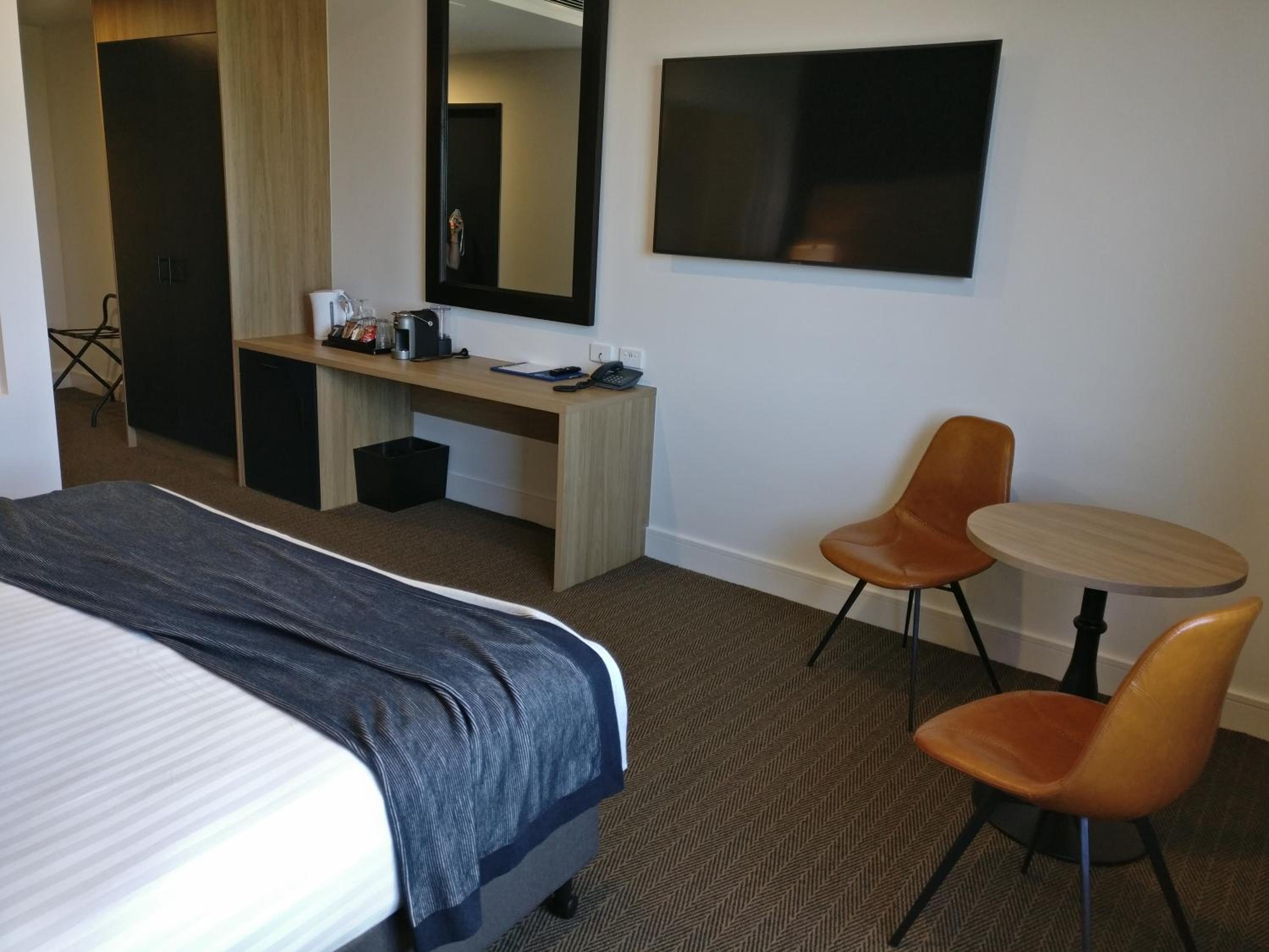 Executive King Room with Spa Bath - Photo 2