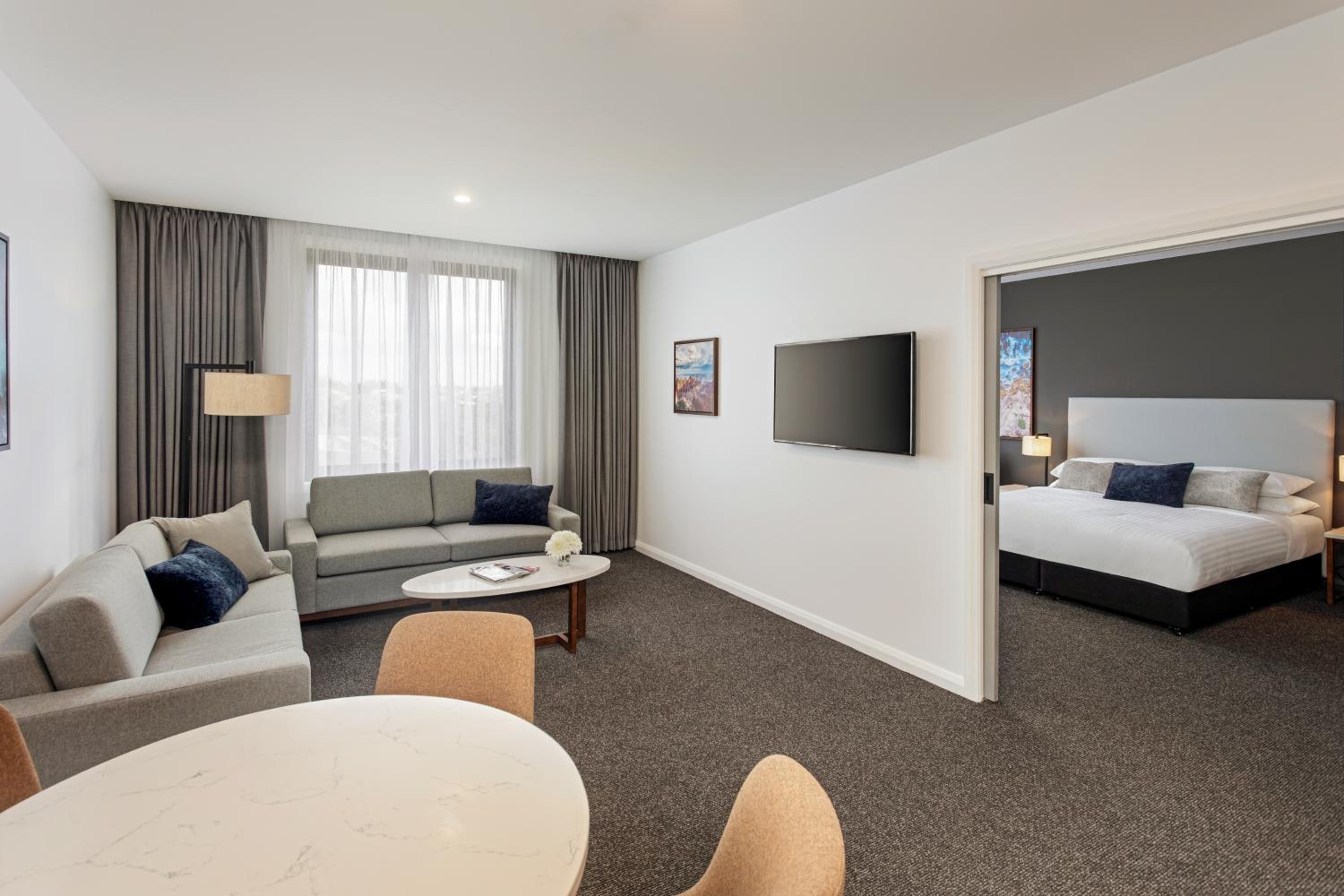 Suite with One King and One Sofa Bed photo 2