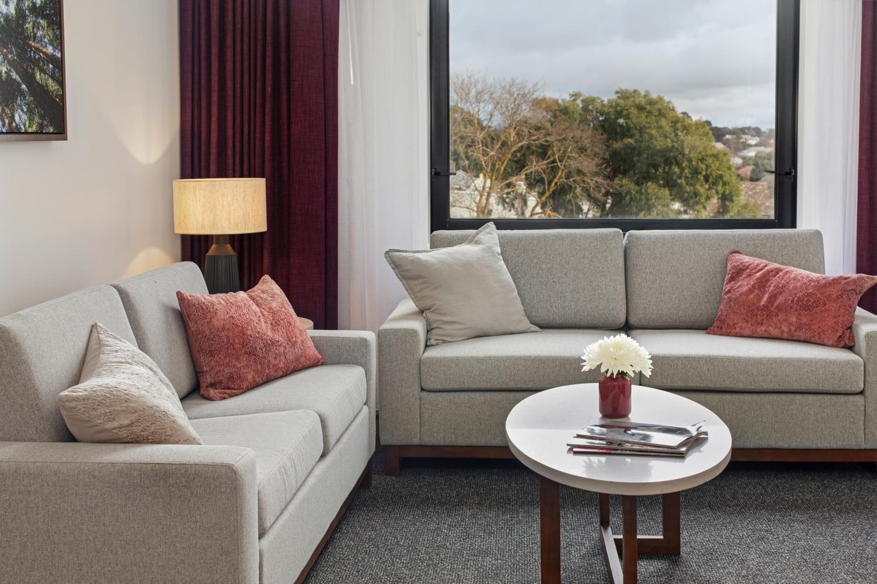 Suite with One King and One Sofa Bed photo 3