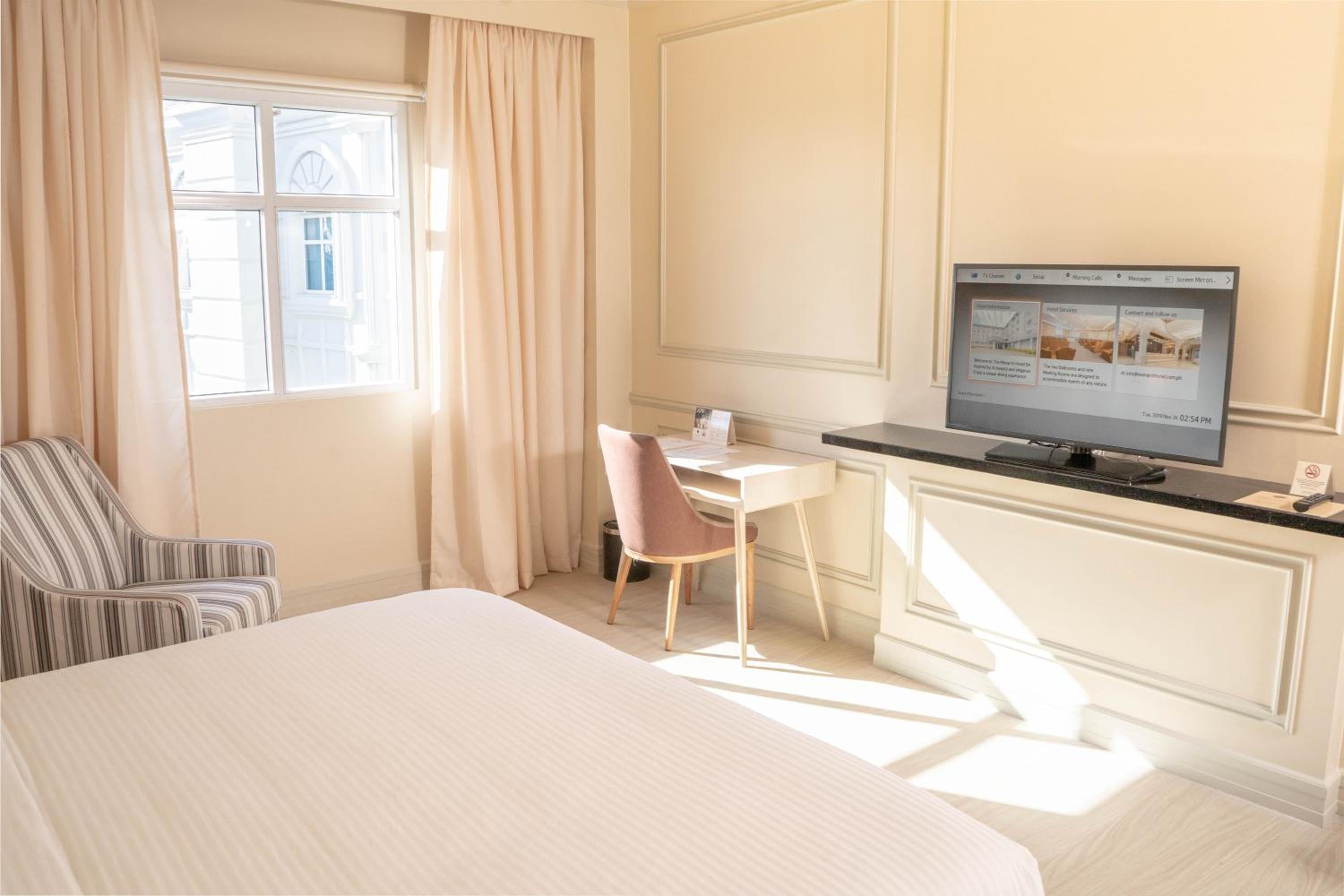Deluxe King Room - Photo 2