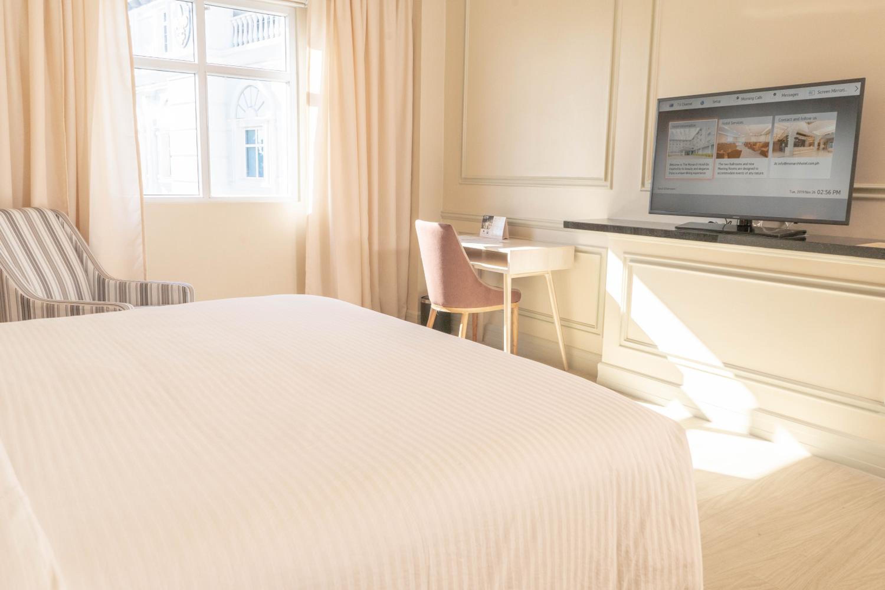 Deluxe King Room - Photo 3