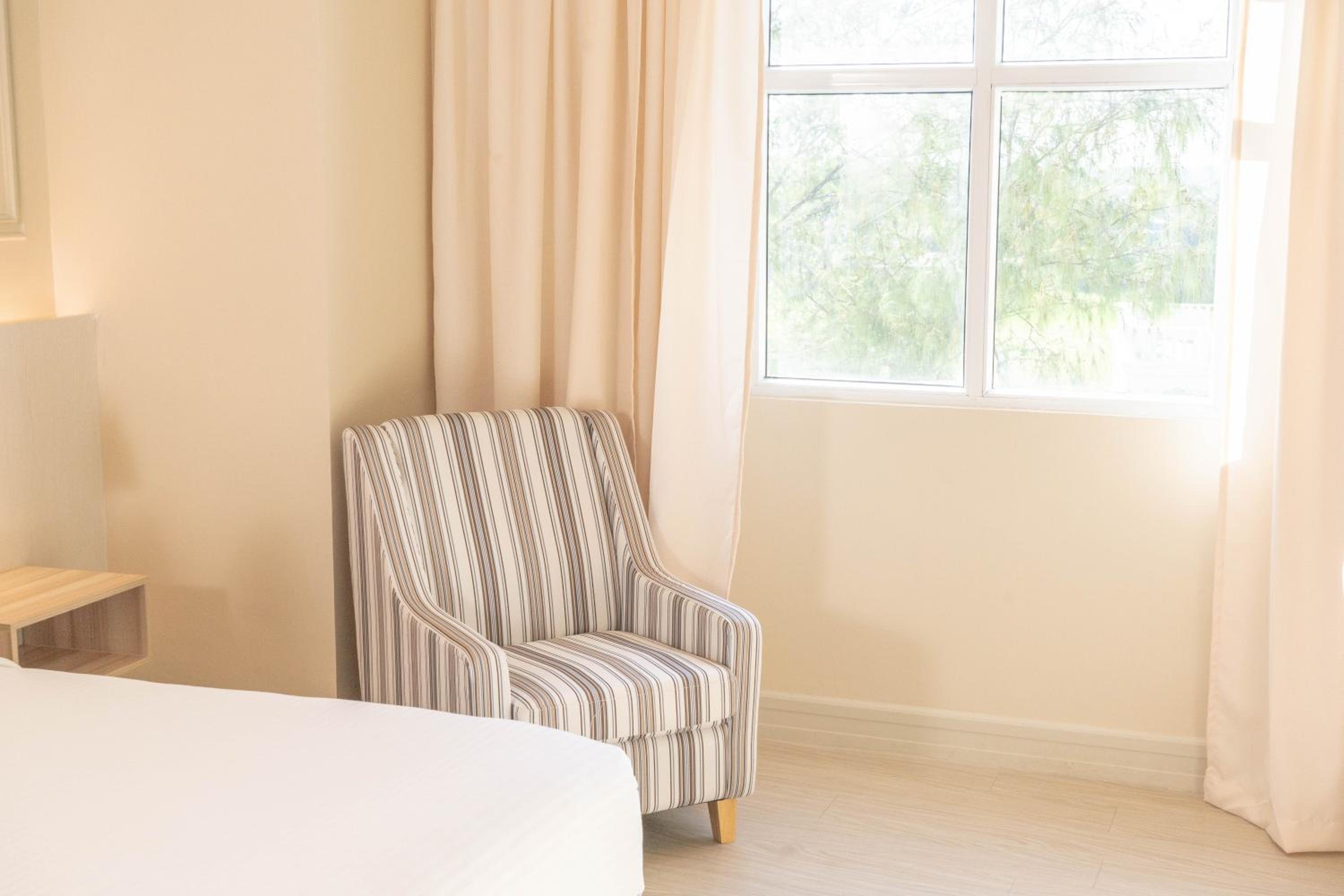 Deluxe King Room - Photo 1