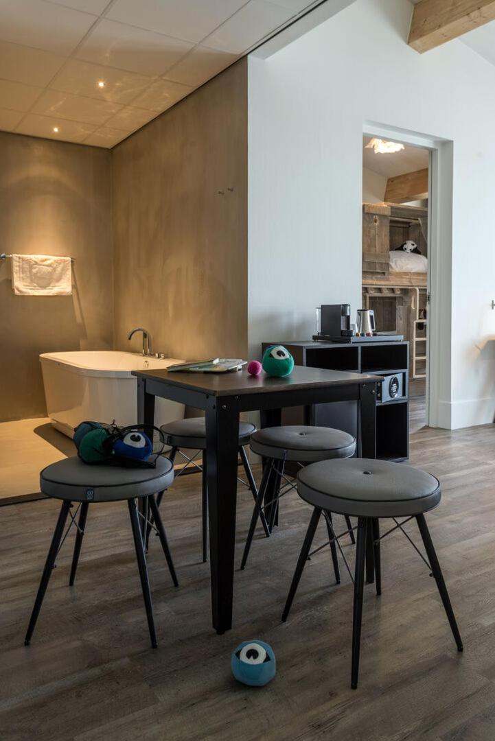 Deluxe Family Suite - Photo 5