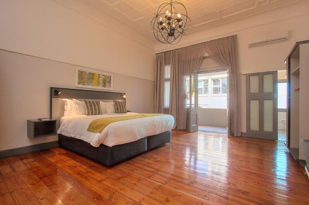 Executive Suite - Photo 1