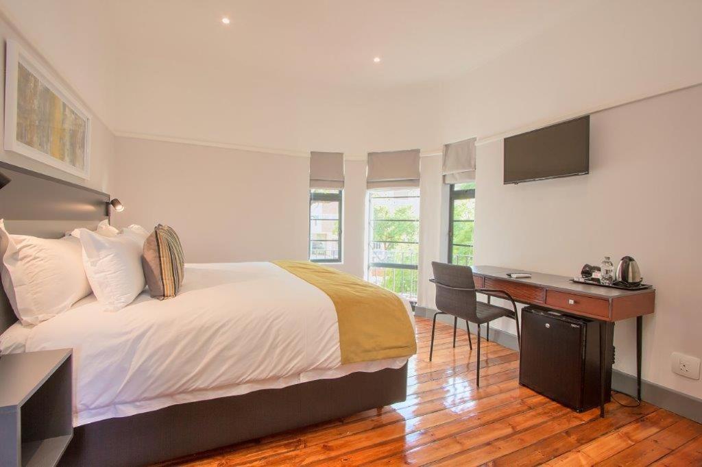 Queen Suite - Photo 3