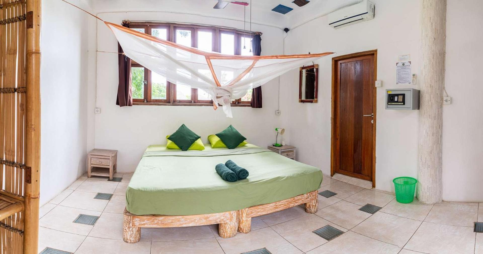 Double Room with Fan and Air Conditioning - Photo 31
