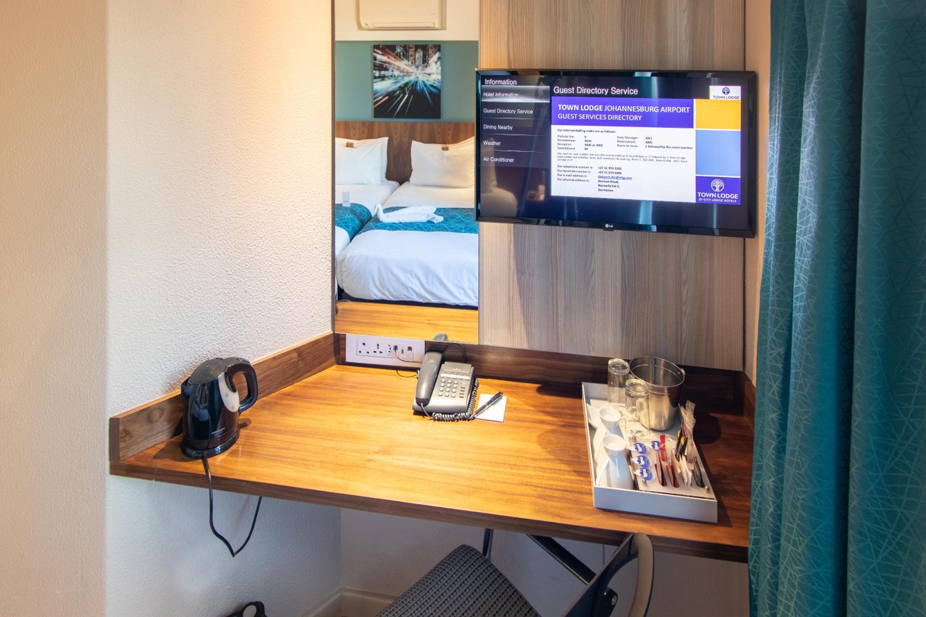 Twin Room - Non-Smoking photo 3