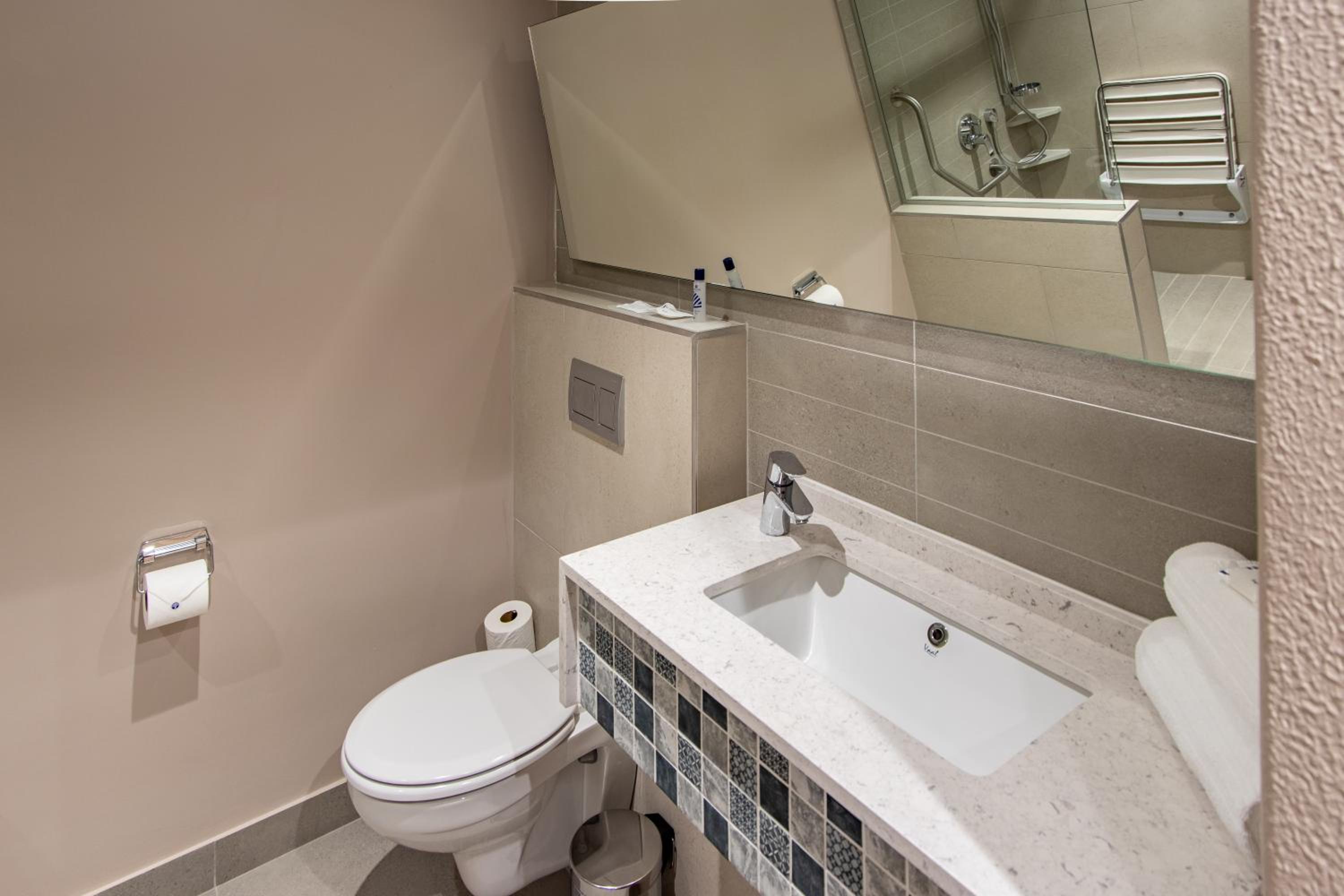Double Room - Disability Access photo 3