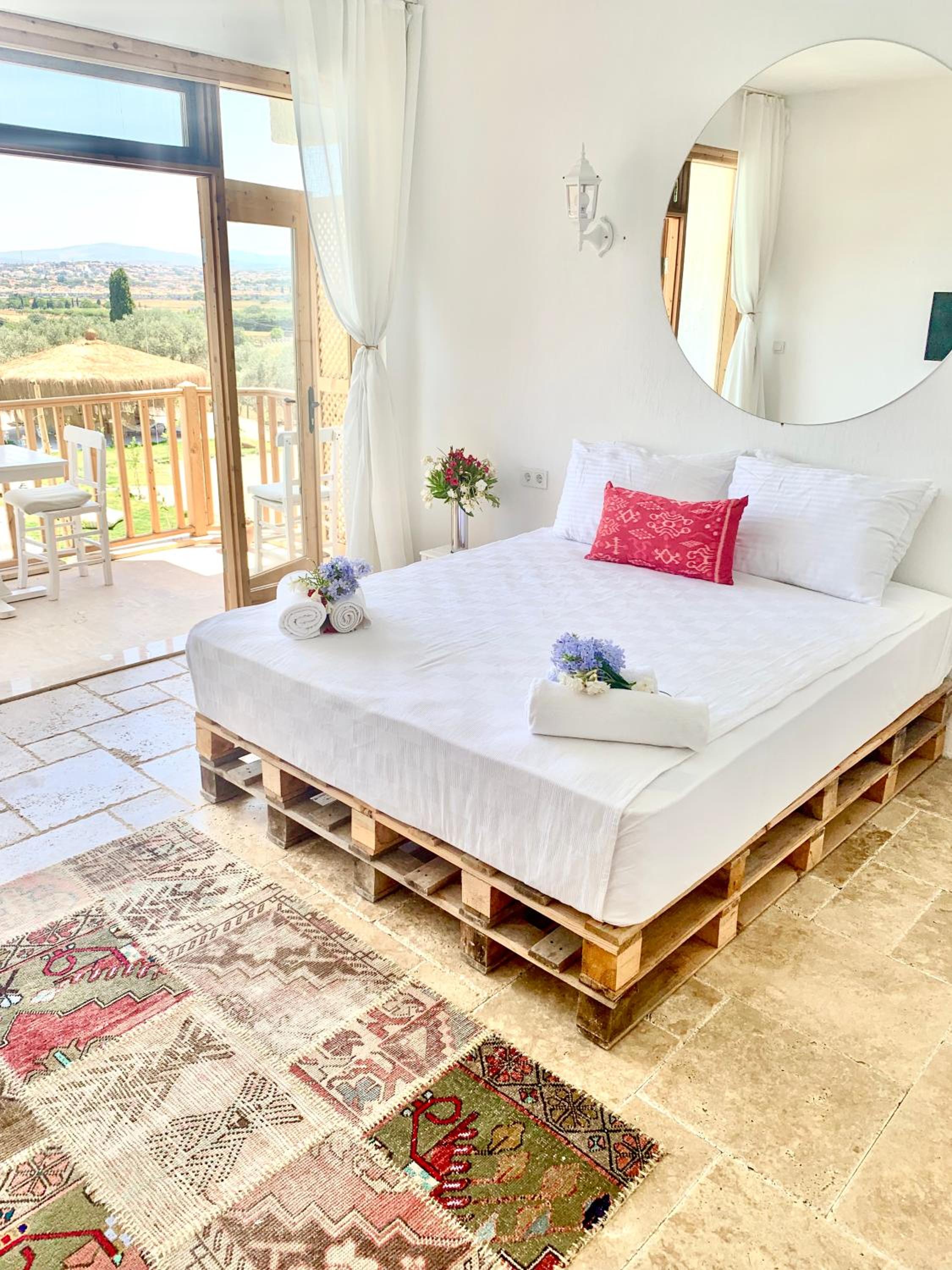 Double Room with Pool View - Photo 3
