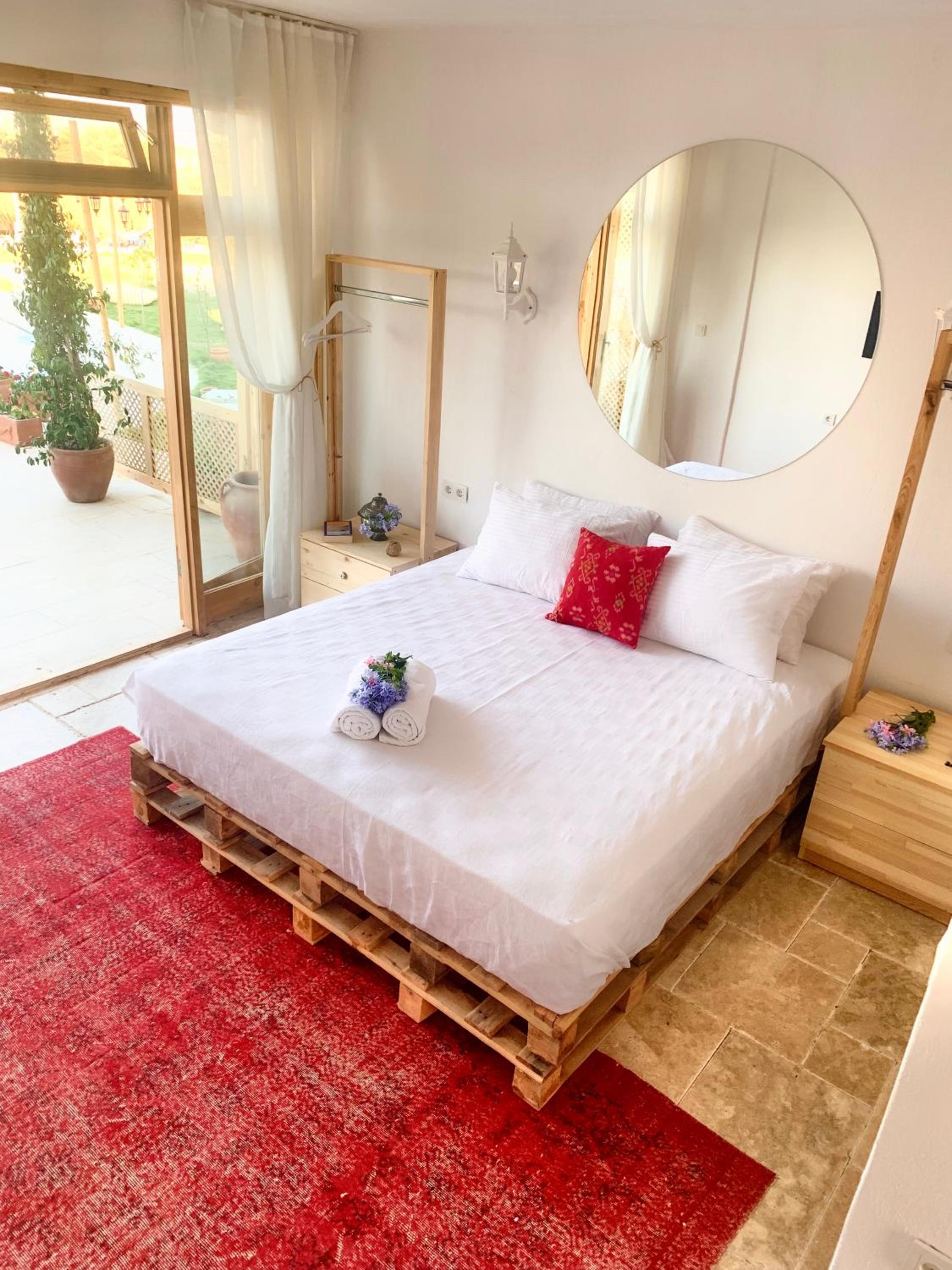 Double Room with Pool View - Photo 5