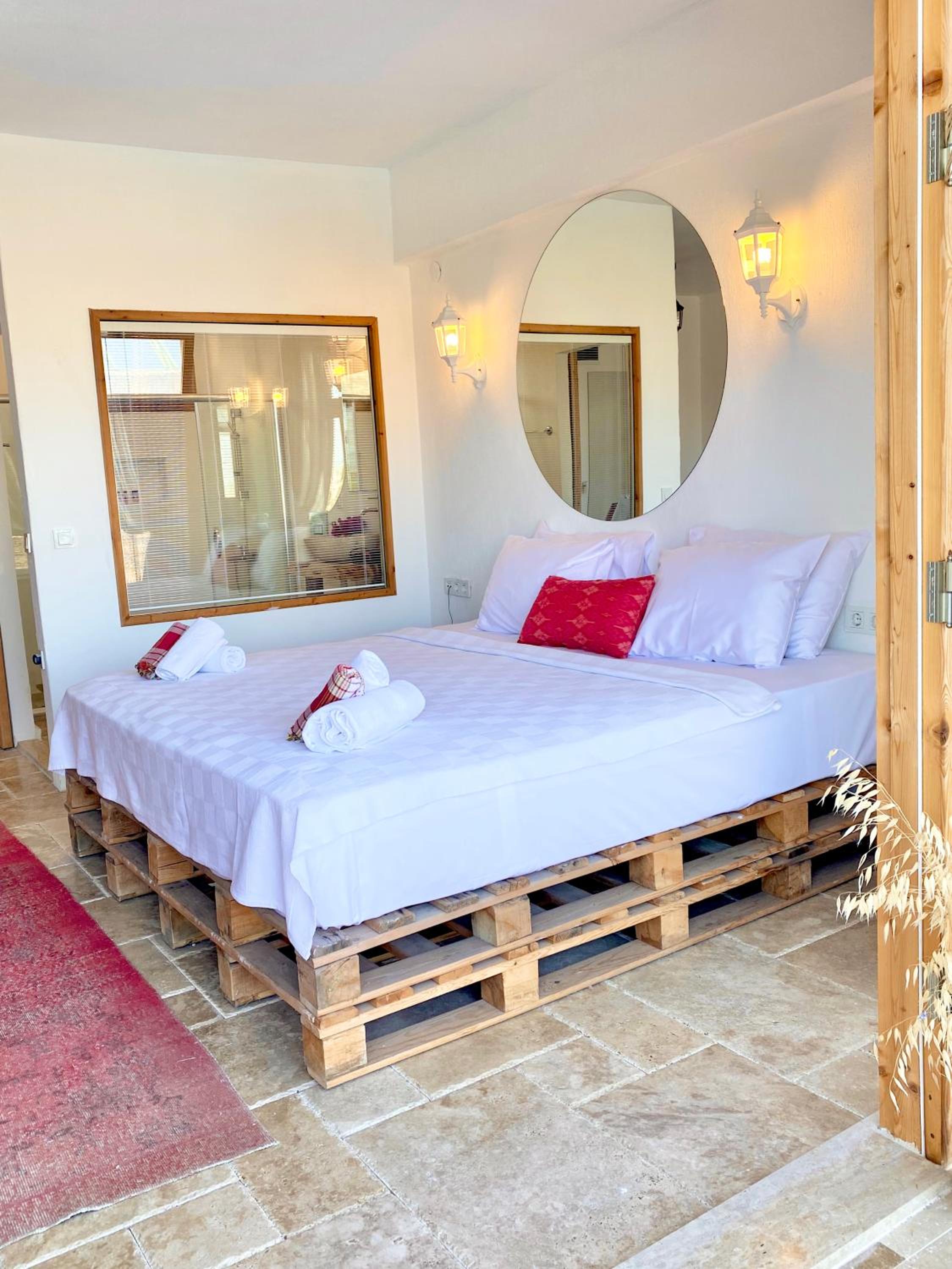 Double Room with Pool View - Photo 7