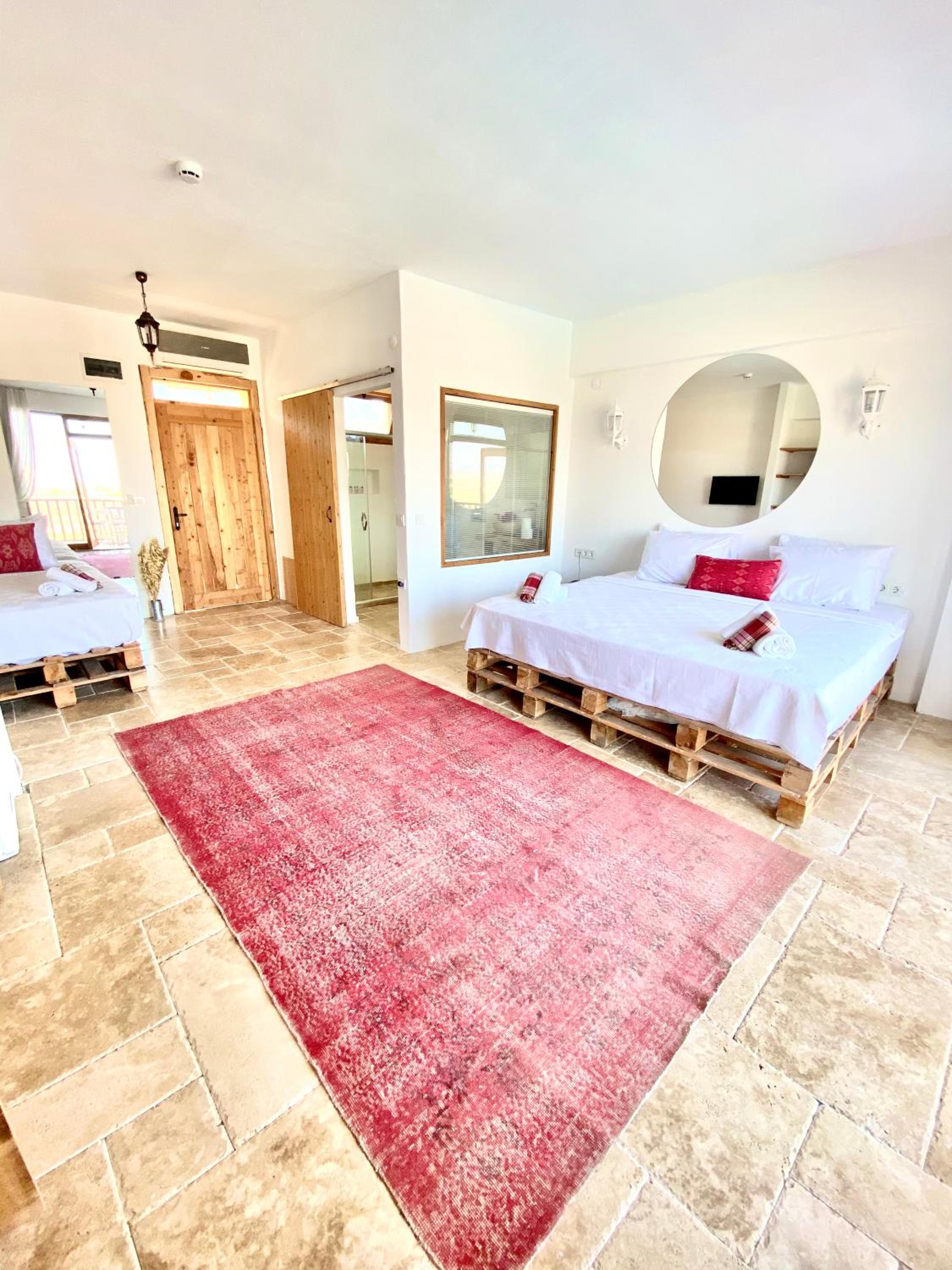 Deluxe Room - Photo 14