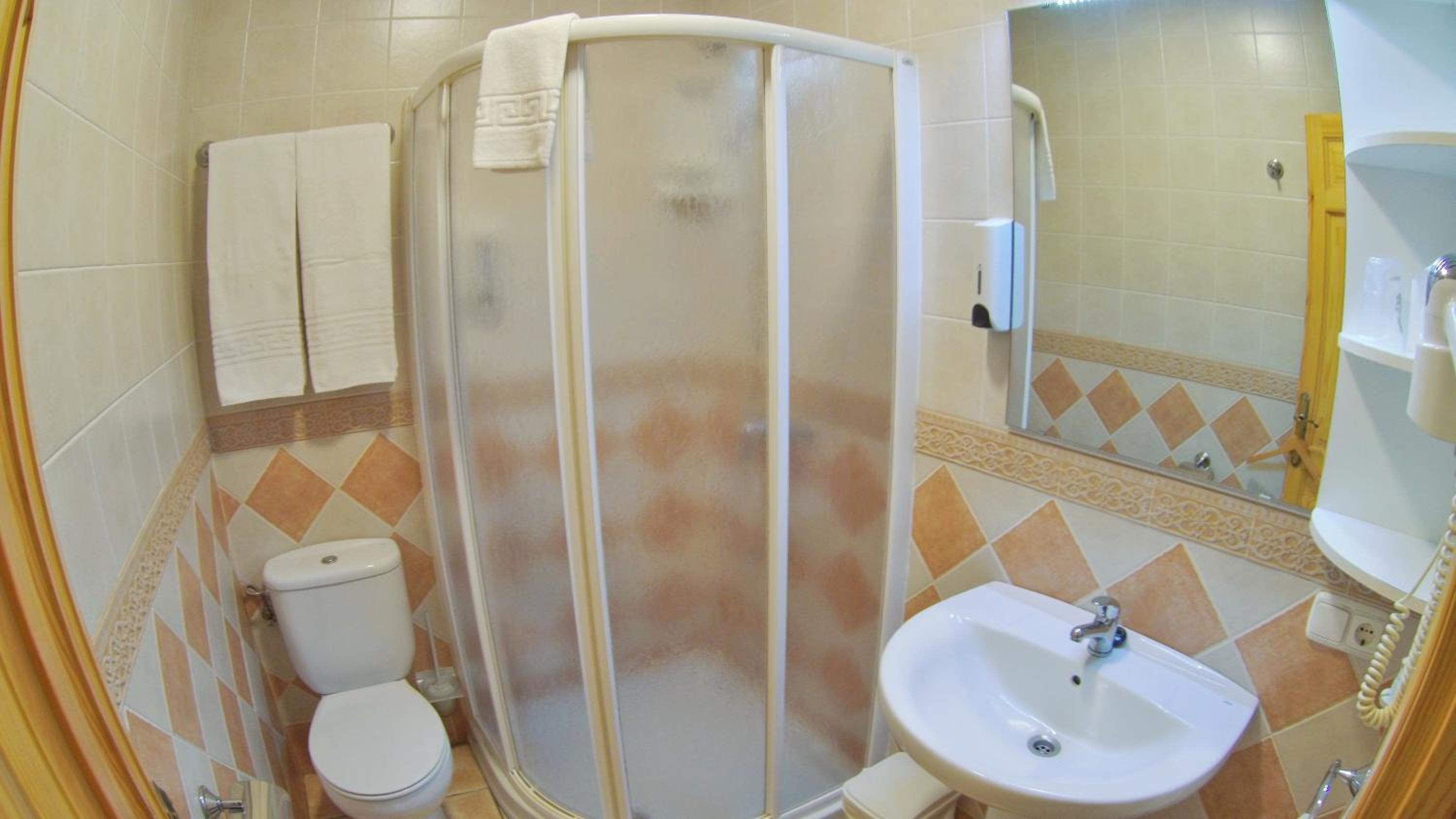 Twin Room - Photo 3