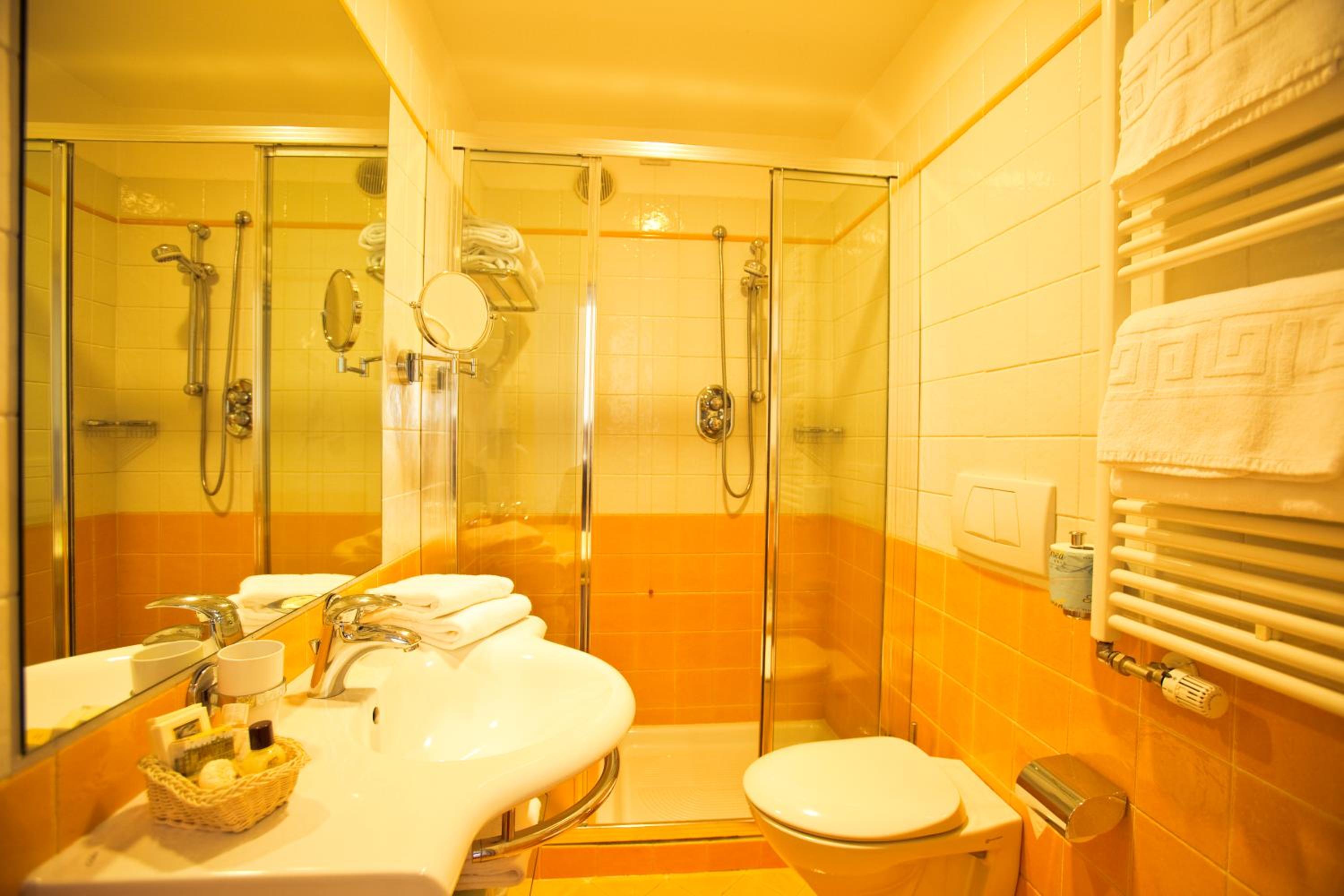 Double or Twin Room - Photo 2