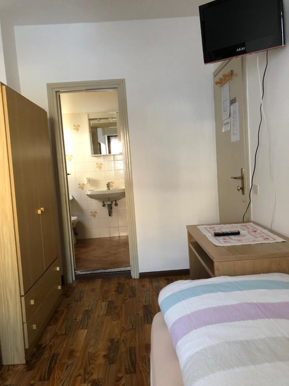 Special Offer - Standard Single Room with Lake View