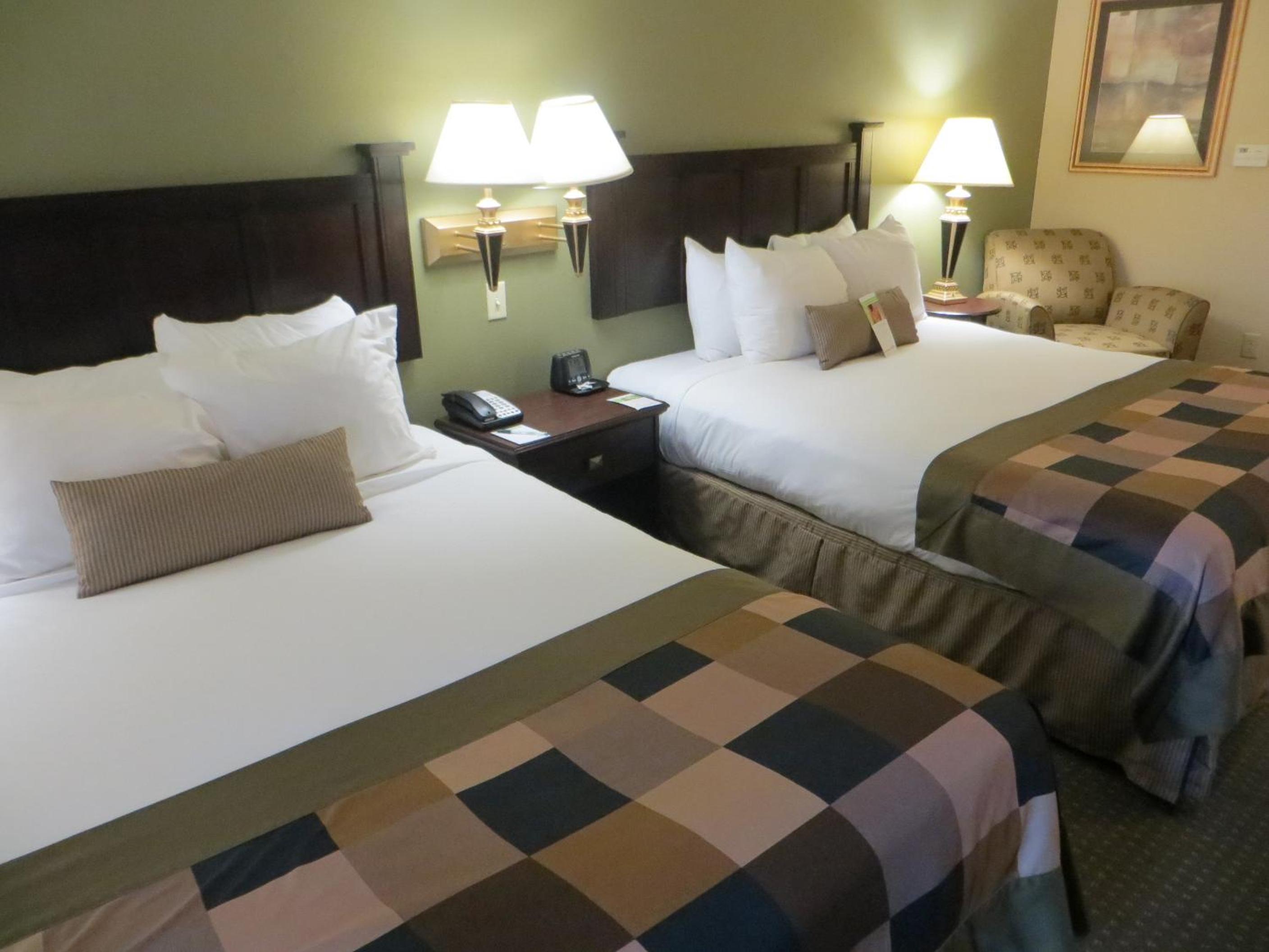Queen Room with Two Queen Beds - Non-Smoking - Photo 1