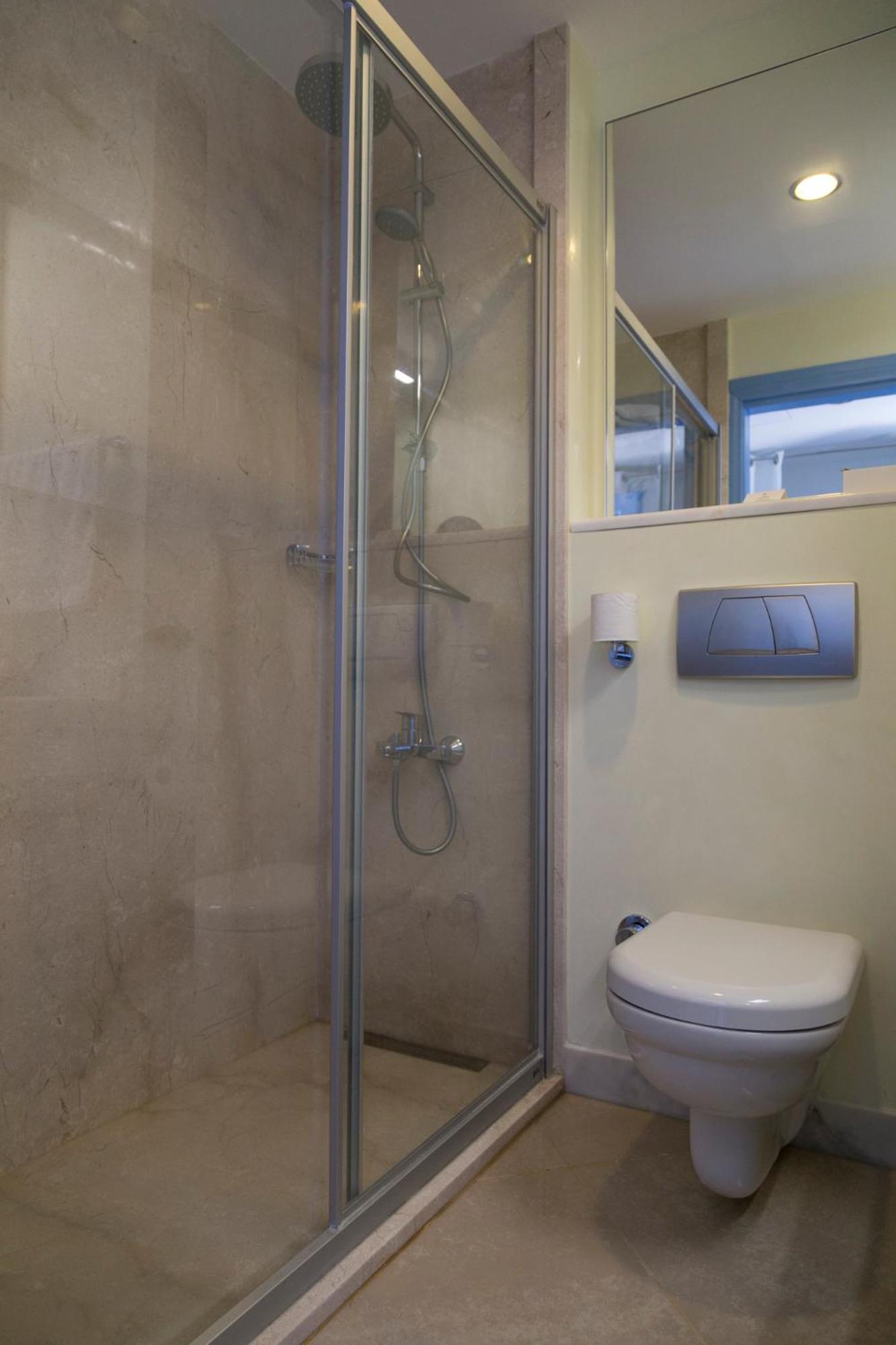 Double Room with Pool View photo 3