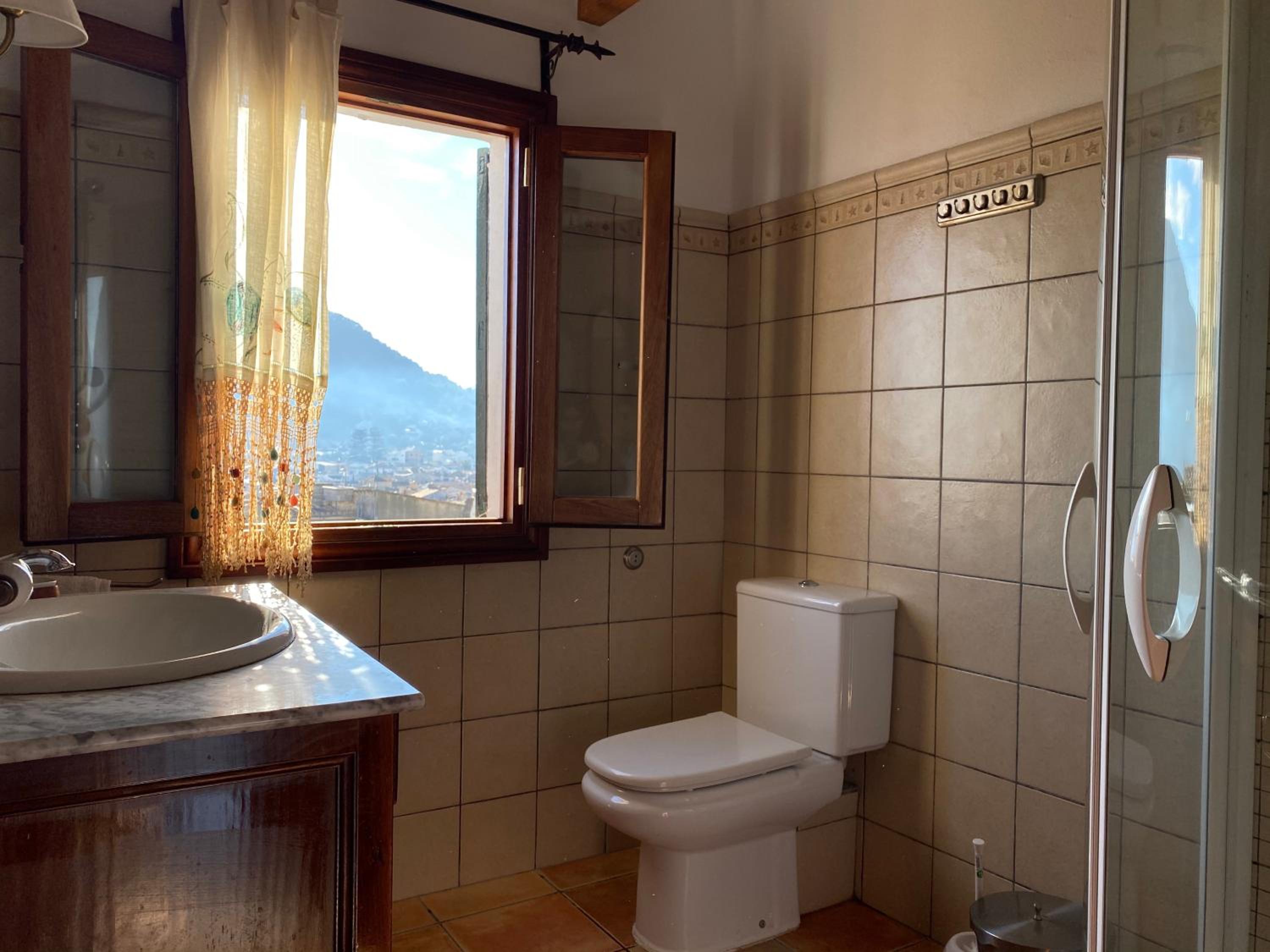 Three-Bedroom House photo 2