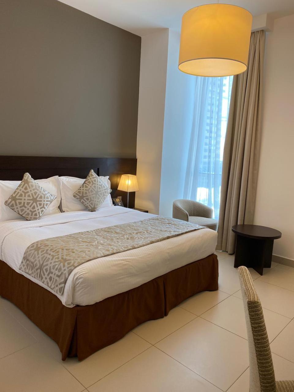 One-Bedroom Deluxe photo 1