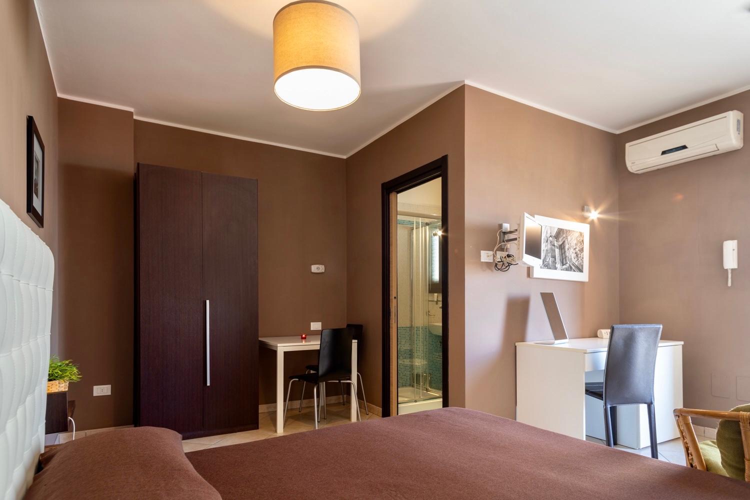 Double Room - Photo 3