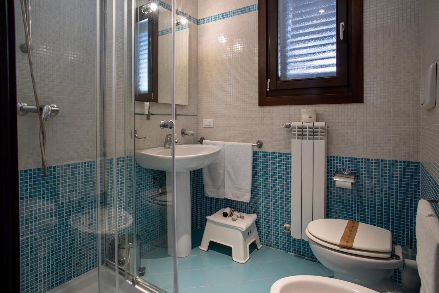 Double Room - Photo 6