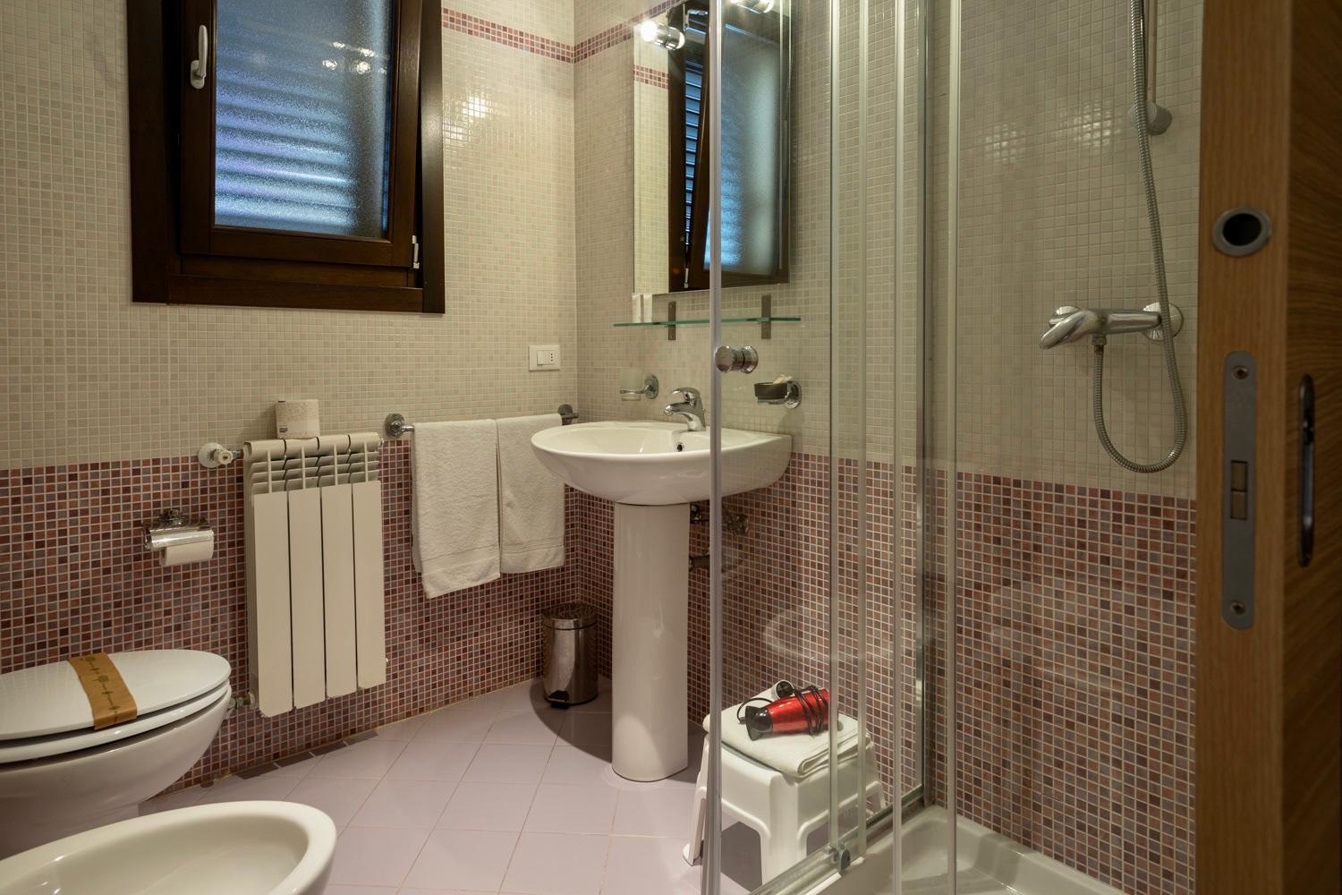 Double Room - Photo 14