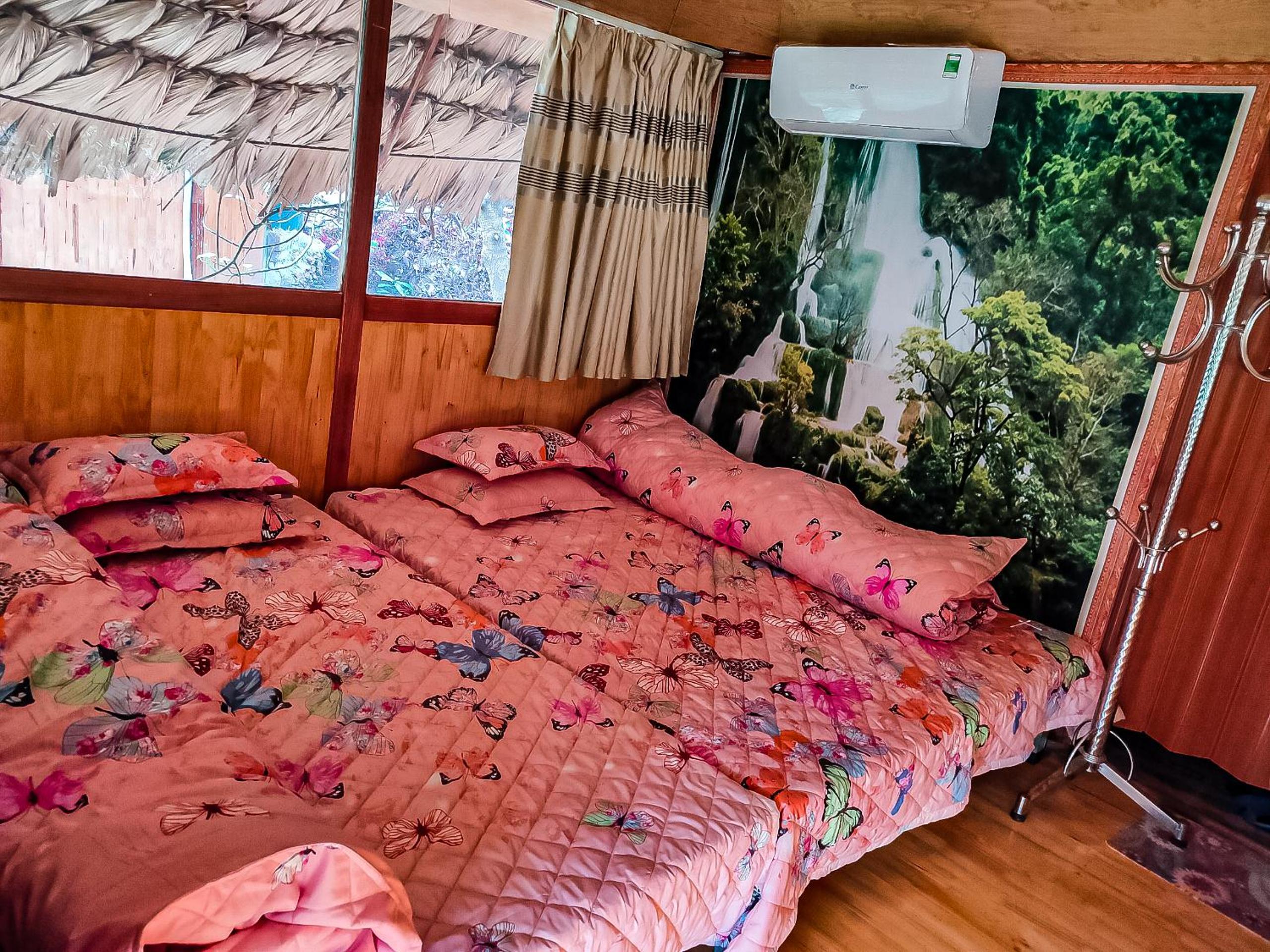 Quadruple Room with Private Bathroom photo 1