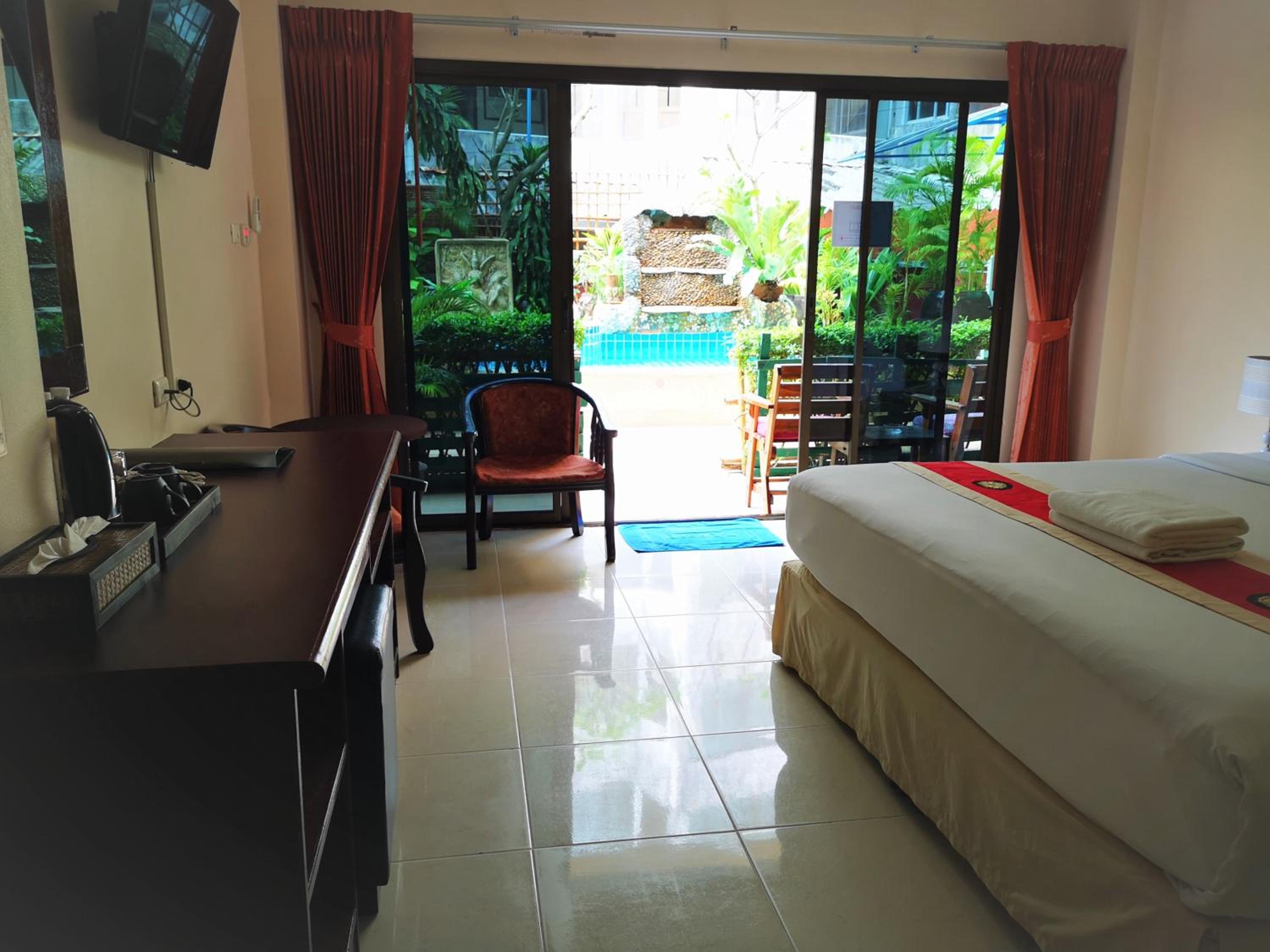 Deluxe Double Room with Pool Access - Photo 3