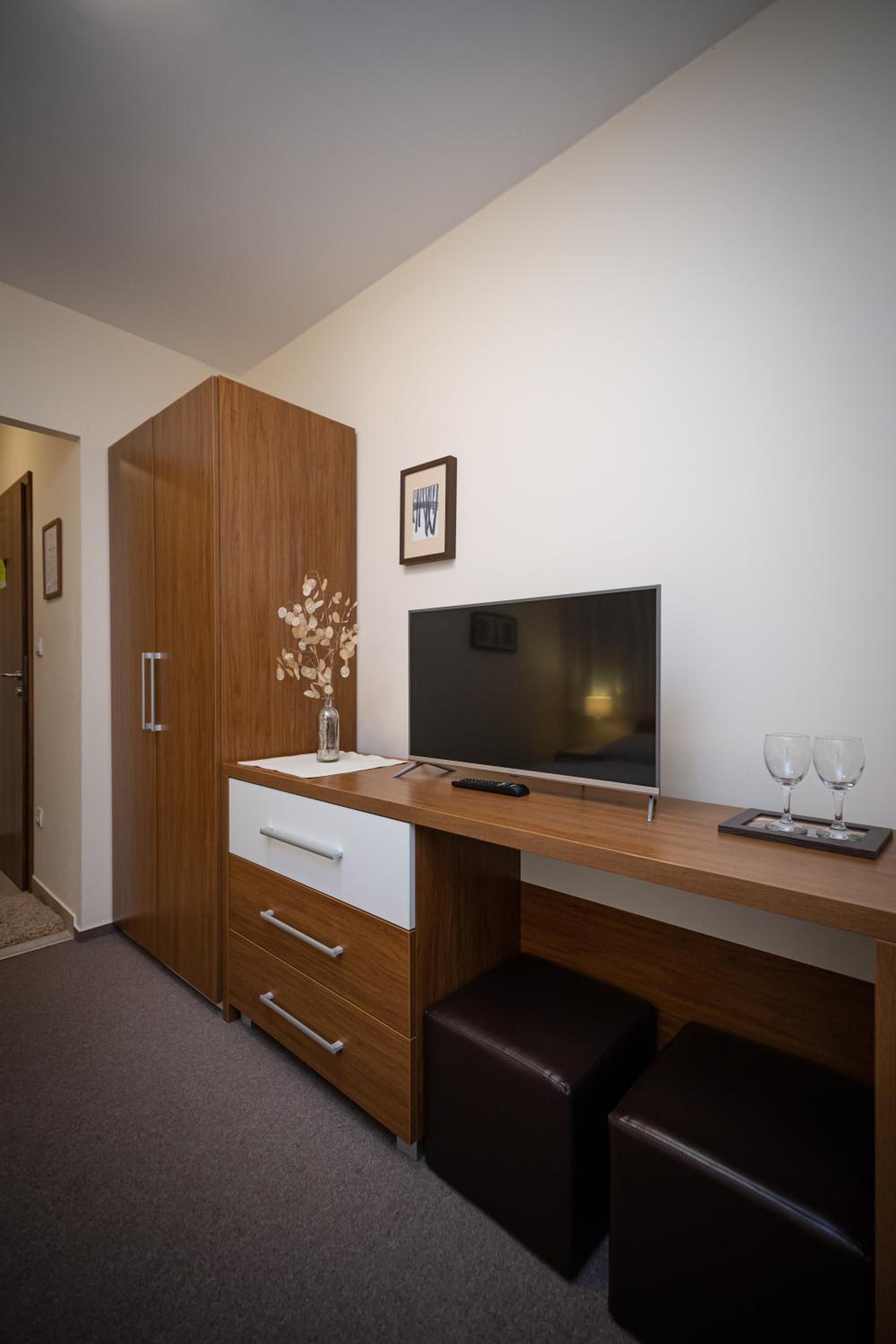 Double Room with Balcony - Photo 5
