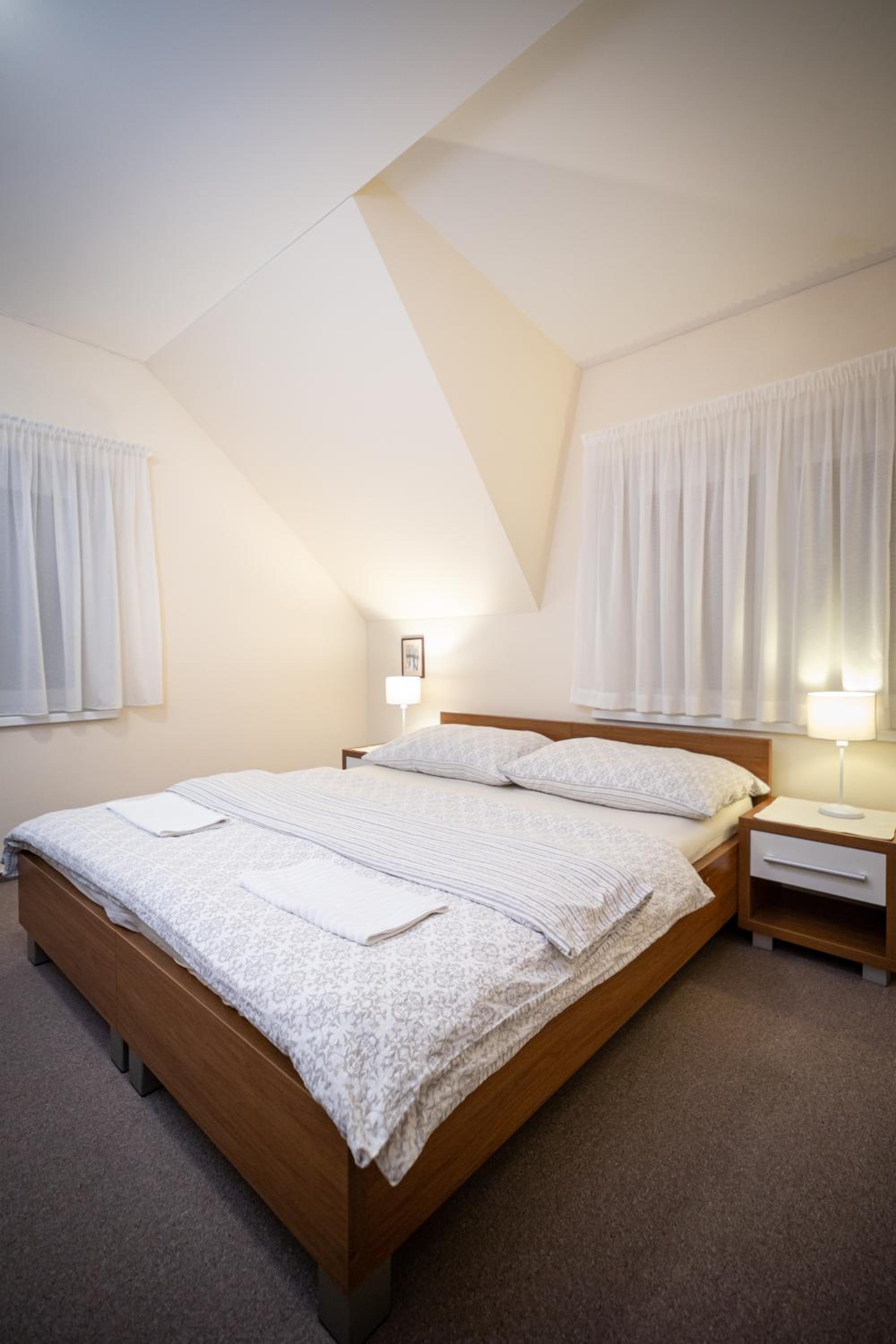Double Room with Balcony - Photo 10