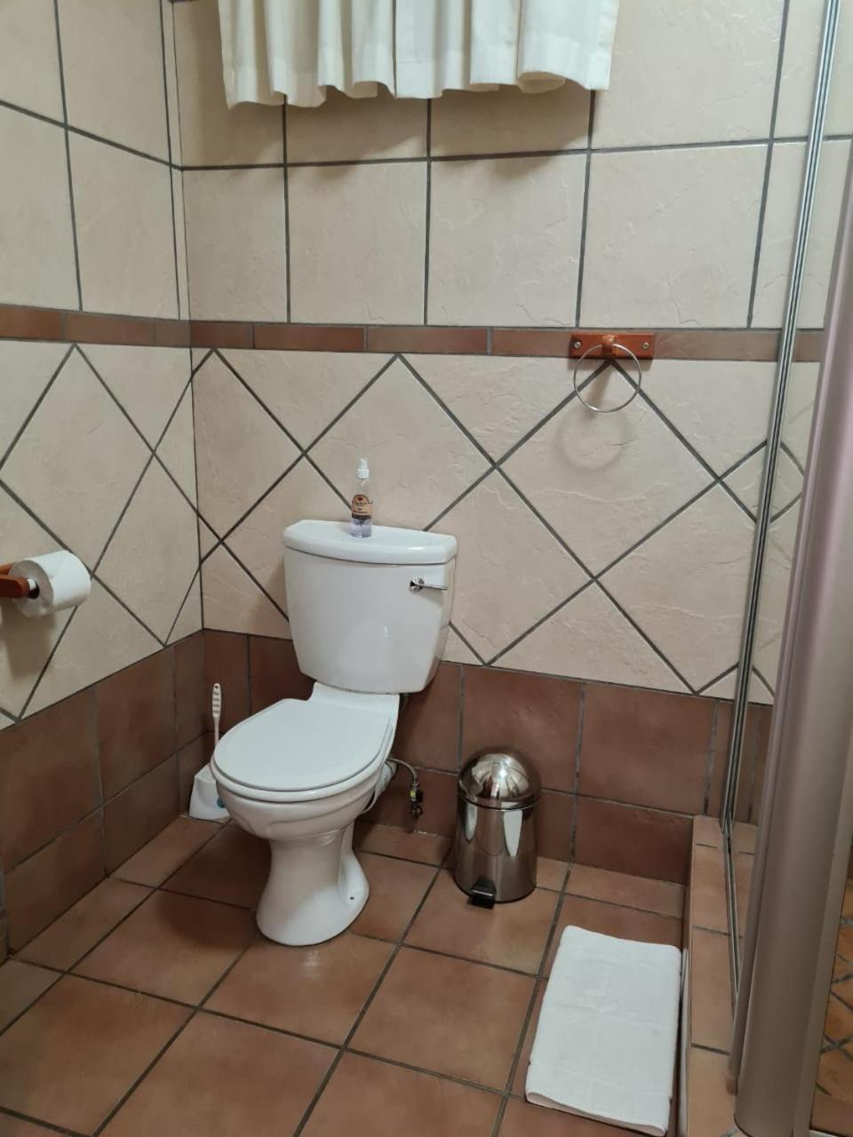 Twin Room - Photo 3