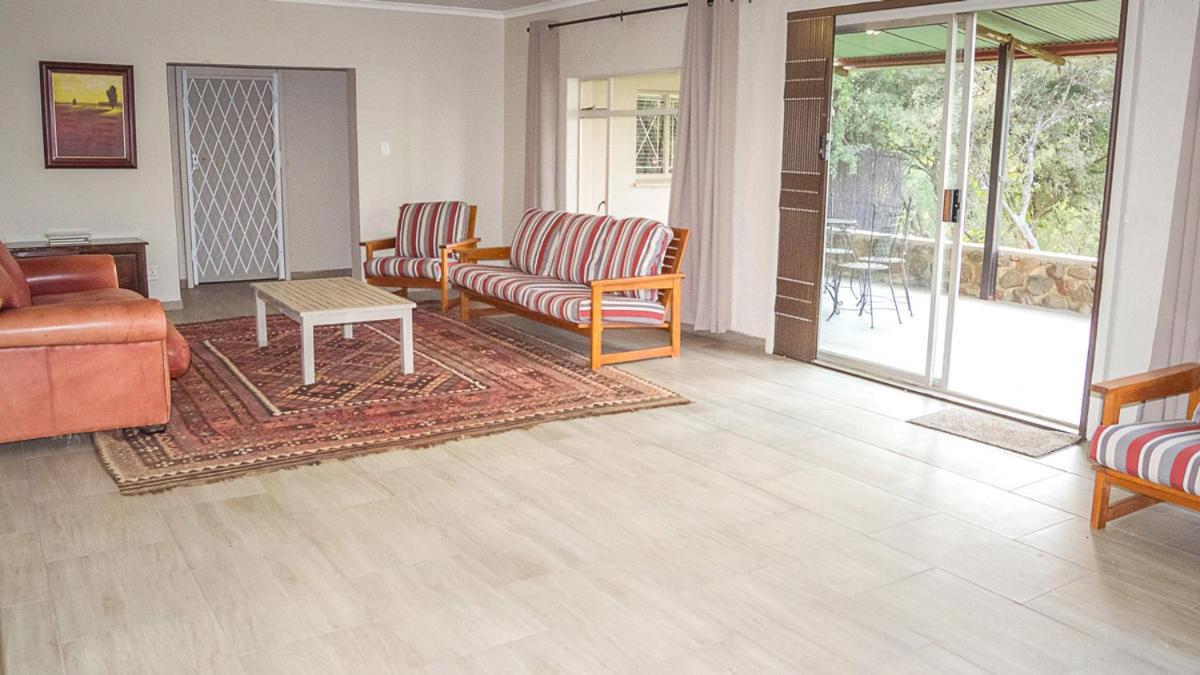 Five-Bedroom House photo 1