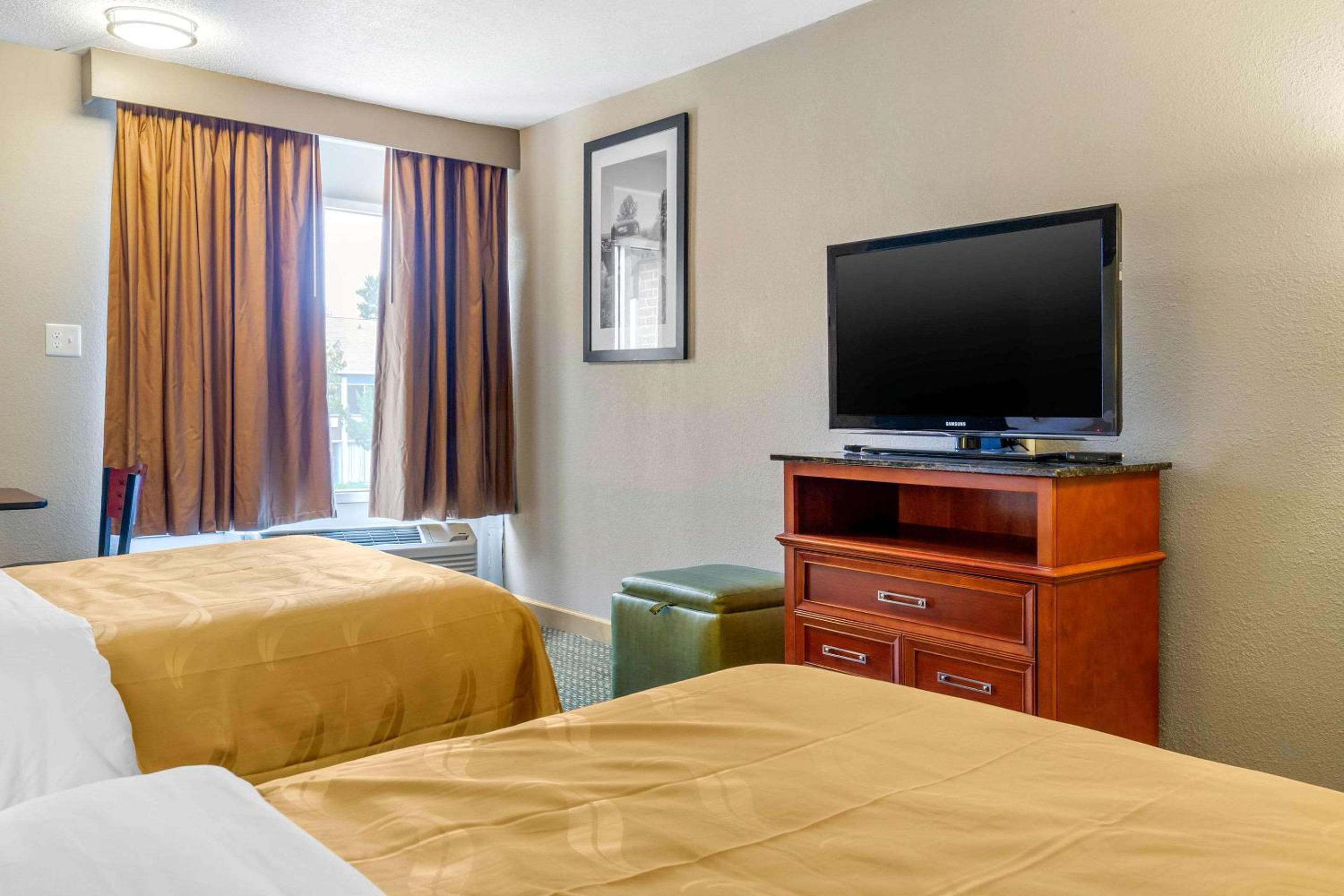 Double Room with Two Double Beds - Non-Smoking - Photo 2