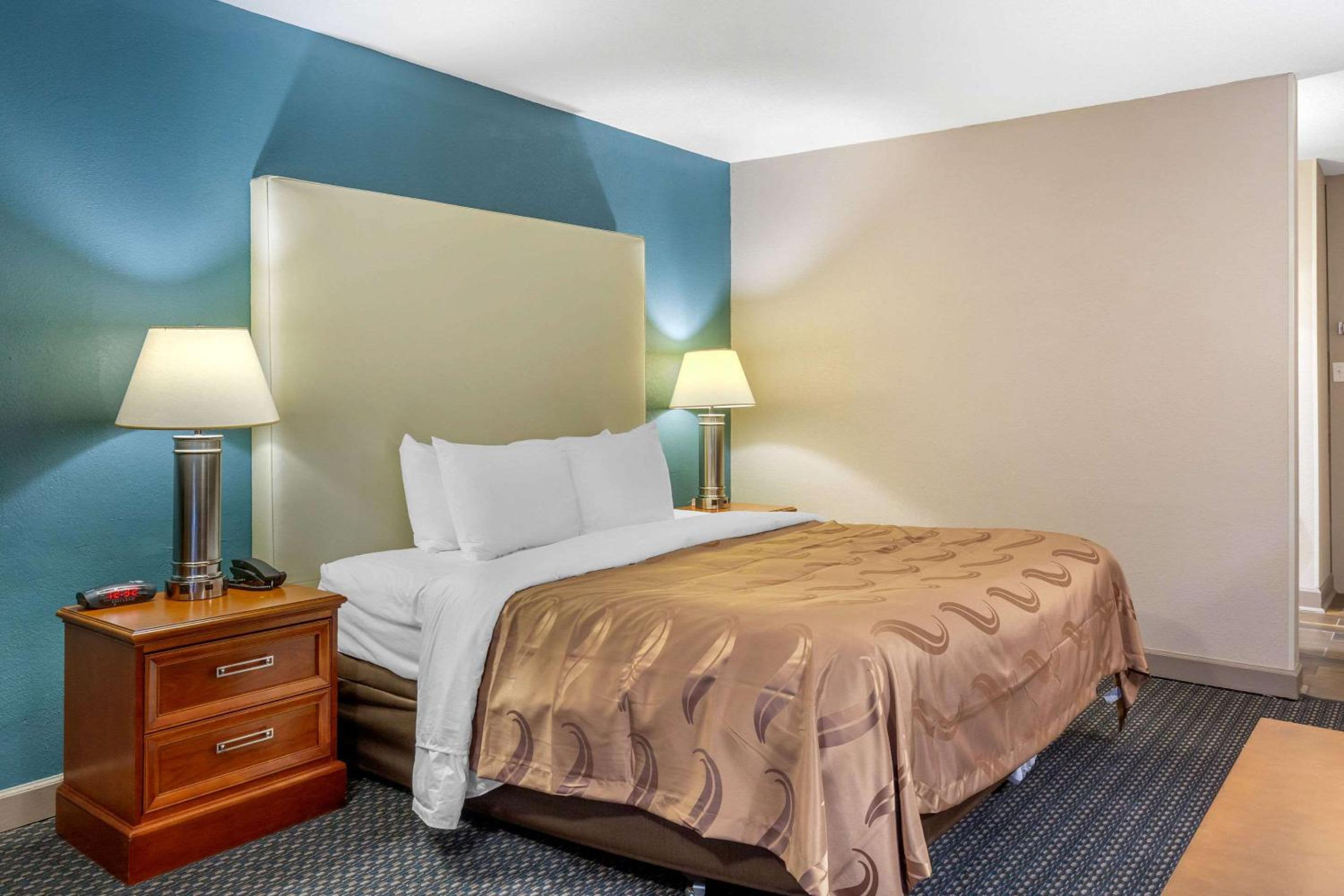 King Room - Non-Smoking - Photo 1