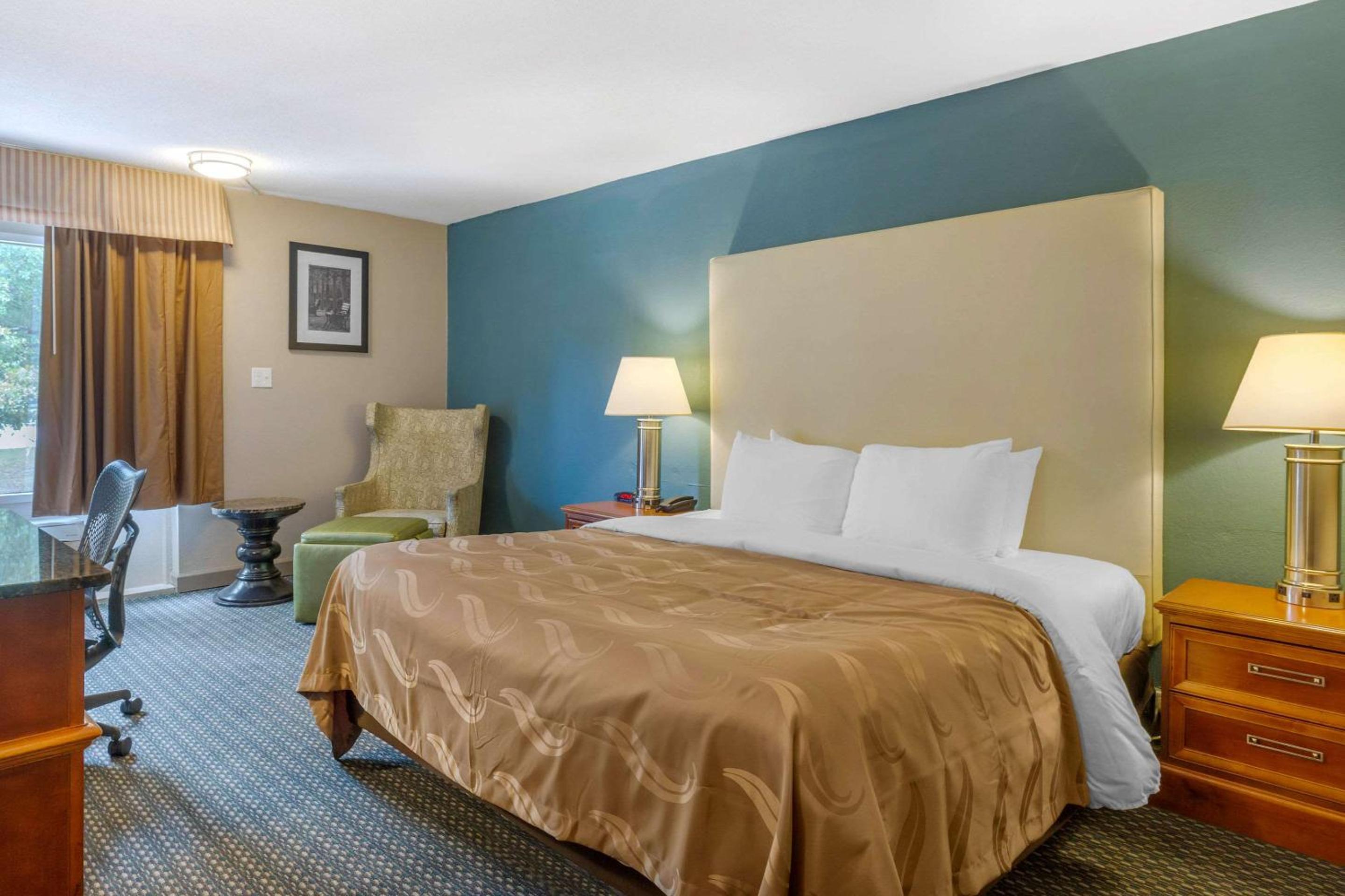 King Room - Non-Smoking - Photo 2