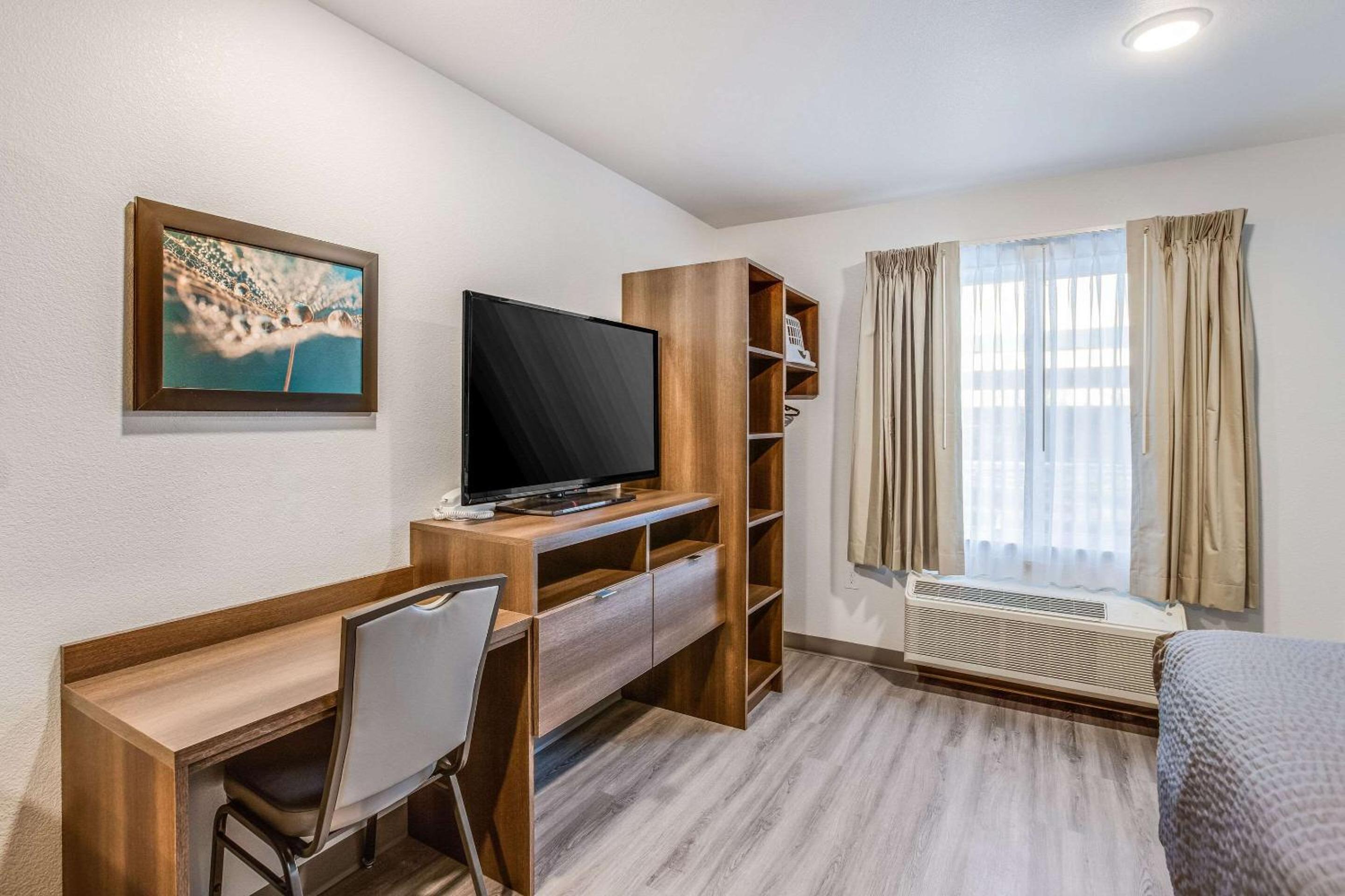 QUEEN SUITE W DISHWASHER (DISHES/COOKWARE INCLUDED) - Photo 1