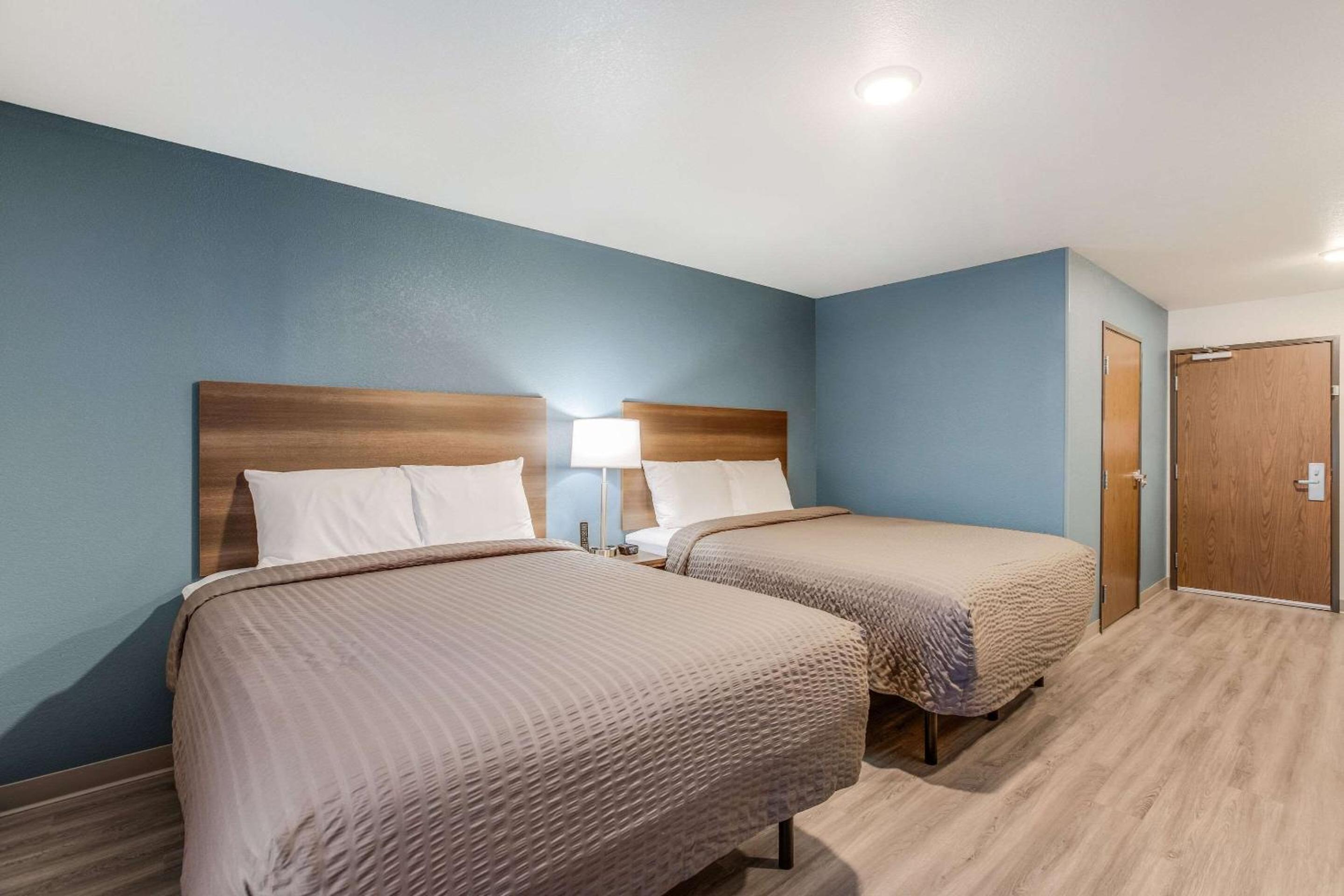 QUEEN SUITE TWO QUEEN BEDS W DISHWASHER (DISHES/COOKWARE INCLUDED)
