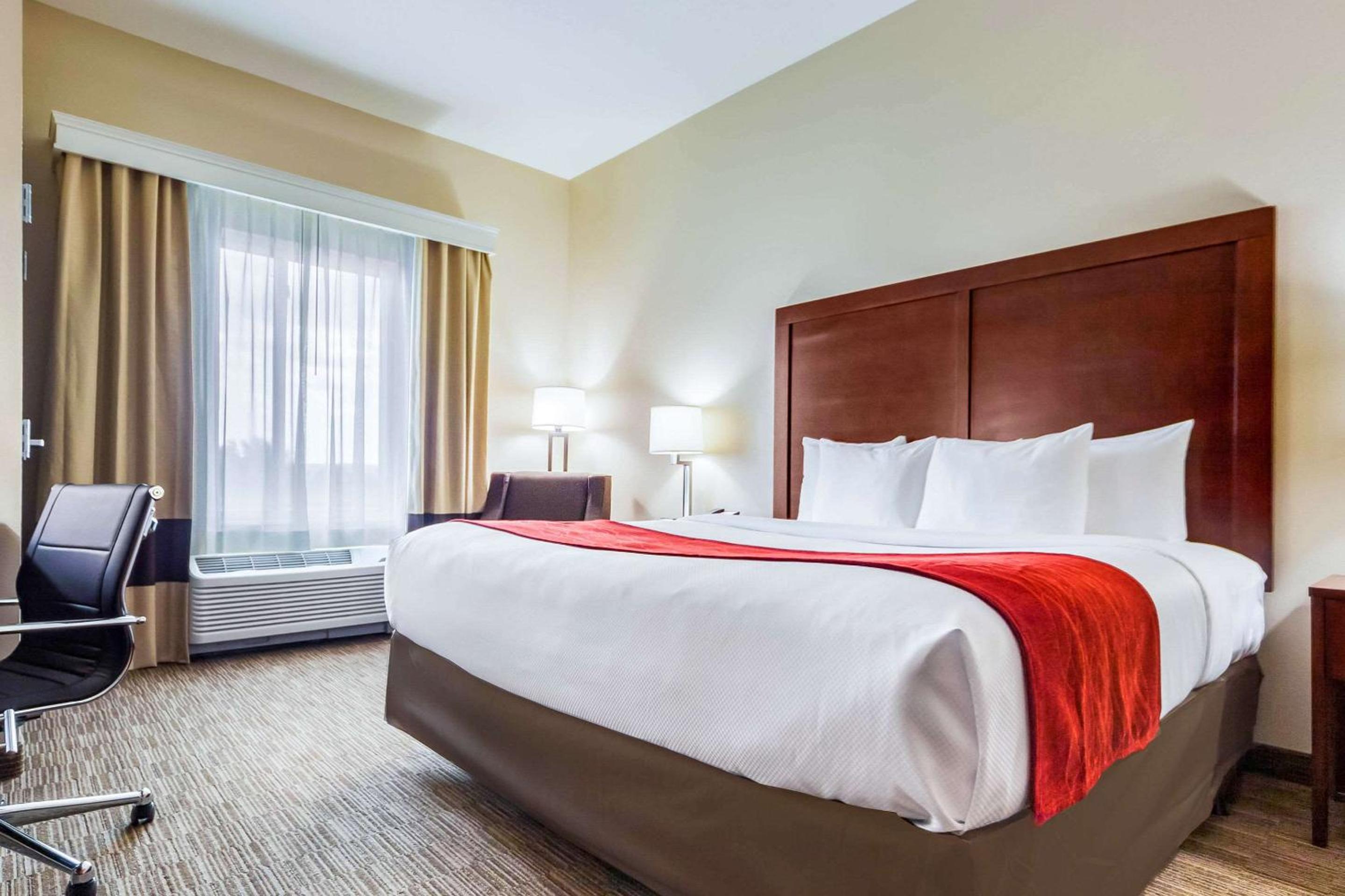 Queen Room with Two Queen Beds - Accessible/Non-Smoking  - Photo 1