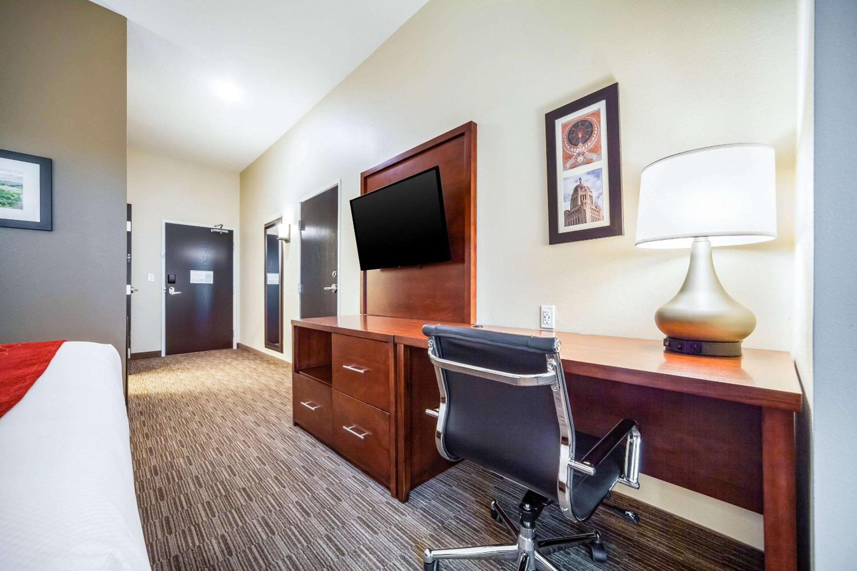 Queen Room with Two Queen Beds - Accessible/Non-Smoking  - Photo 2