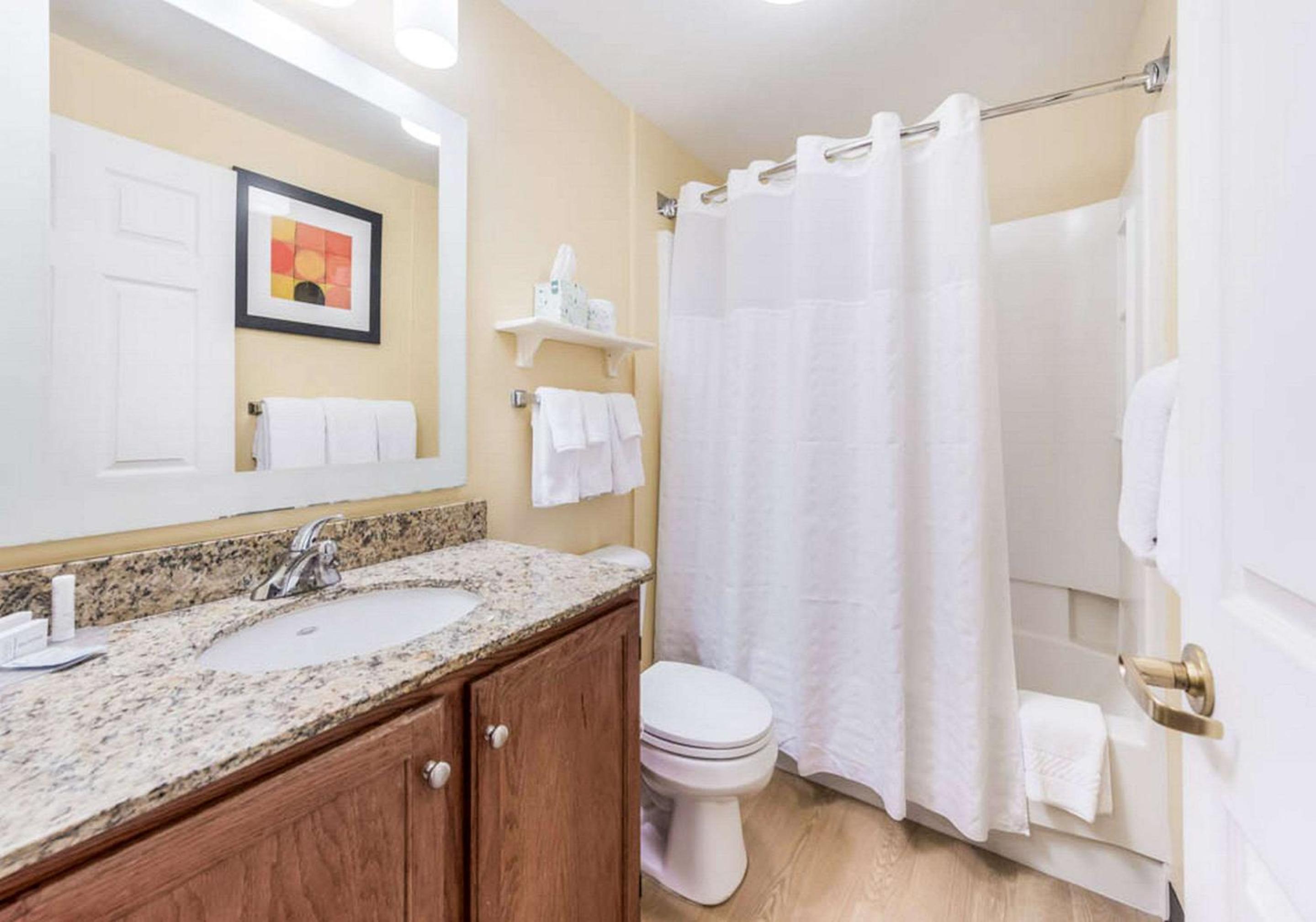 Queen Suite - Accessible/Non-Smoking - Photo 3