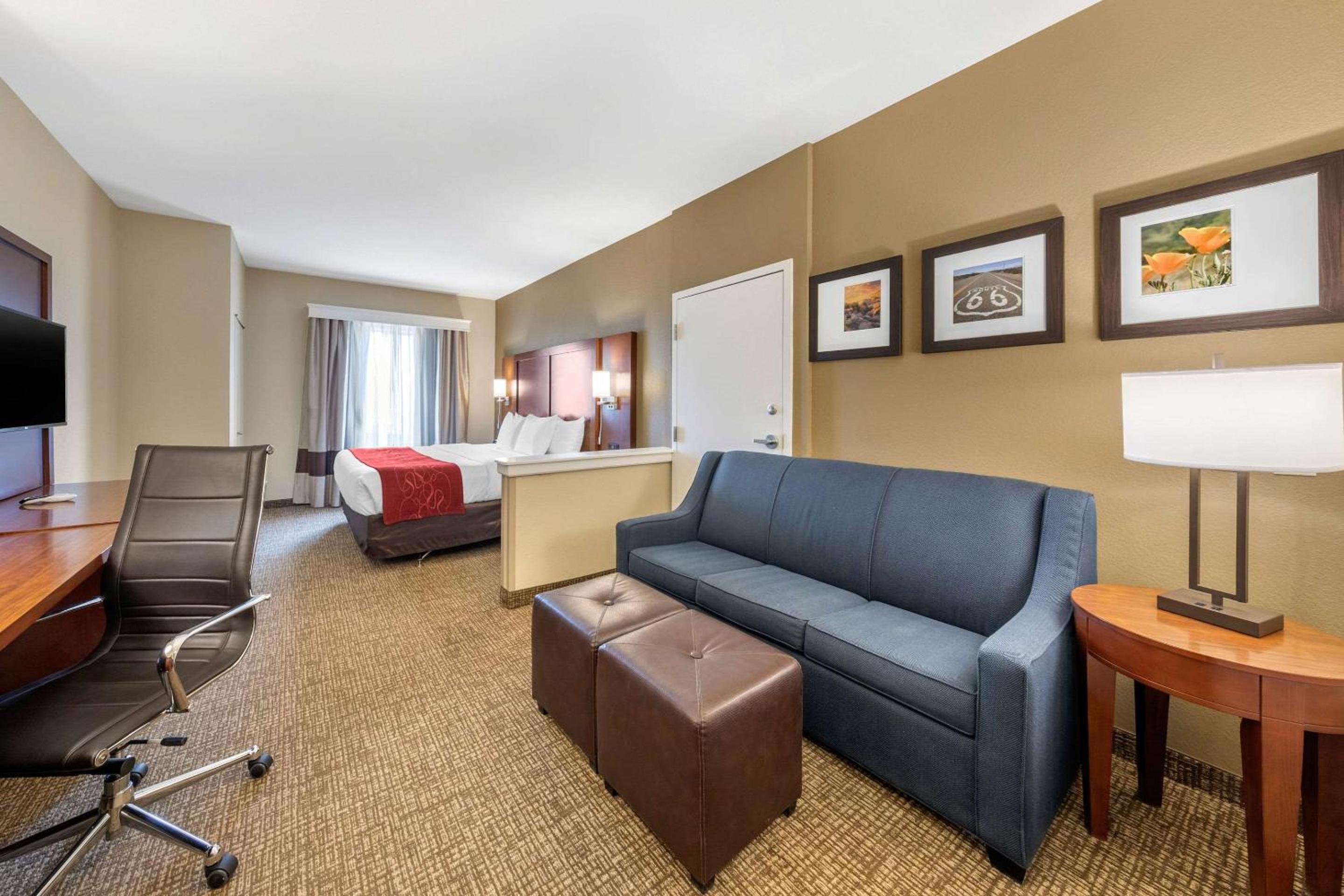 King Suite - Accessible/Non-Smoking - Photo 4