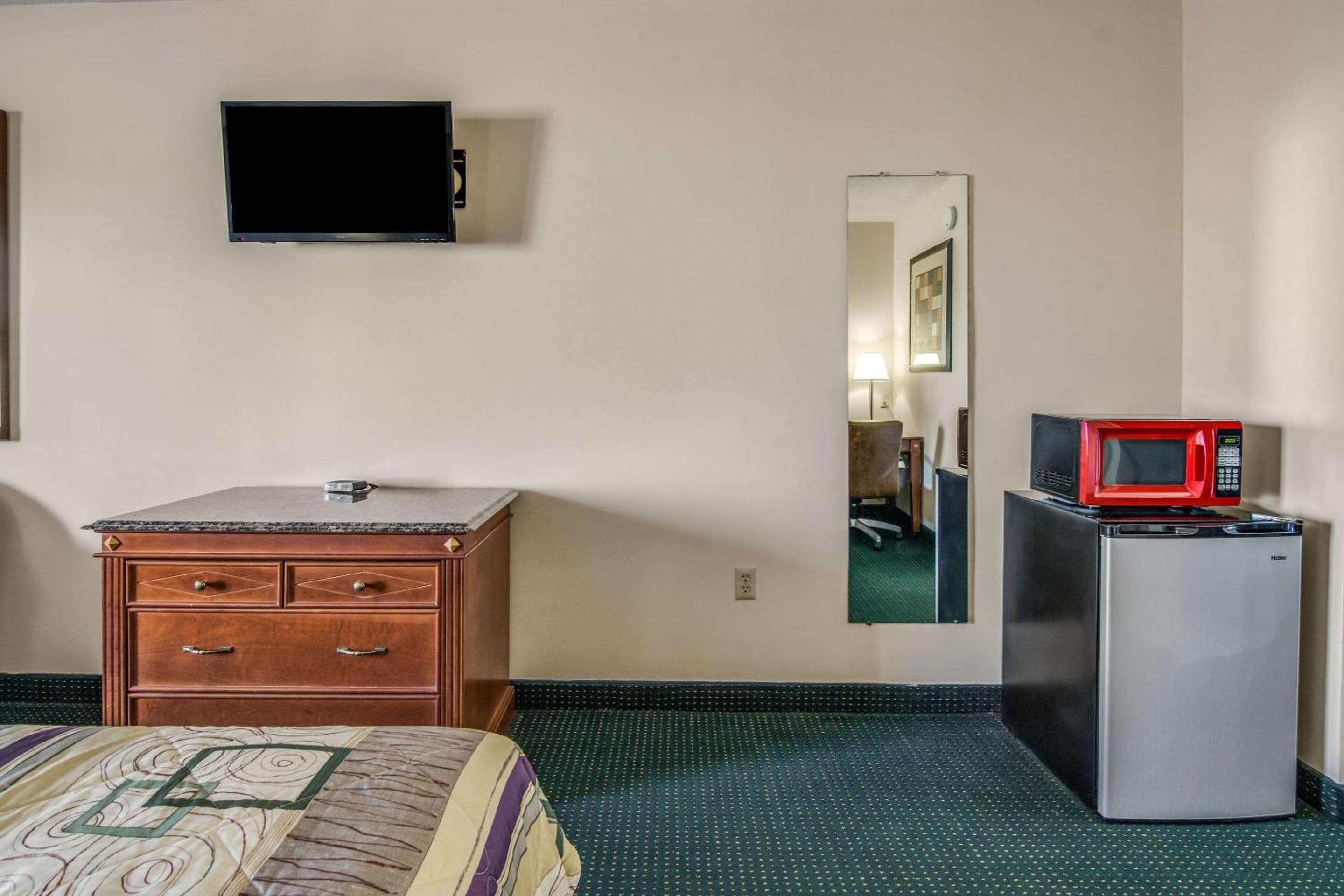 Standard King Room - Non-Smoking  - Photo 3
