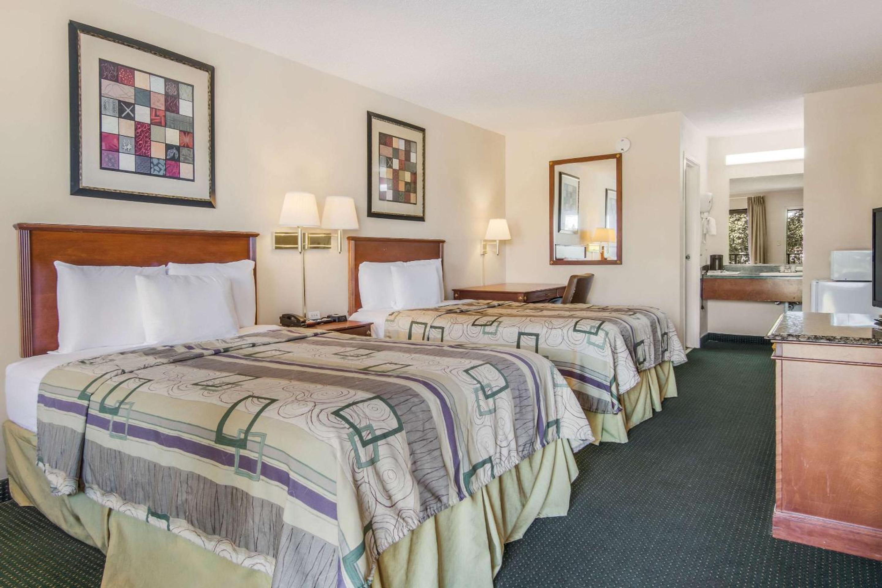 Standard Queen Room with Two Queen Beds - Smoking - Photo 1