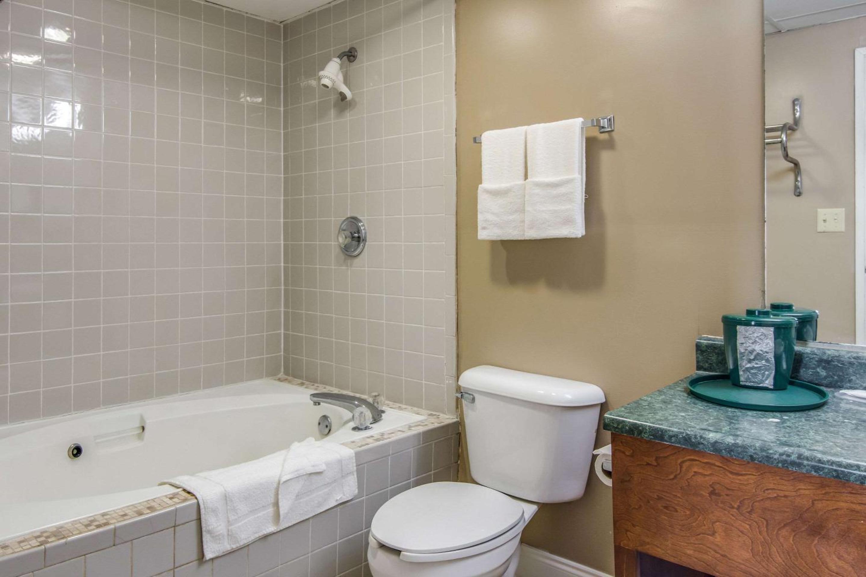 Standard King Room - Non-Smoking  - Photo 4