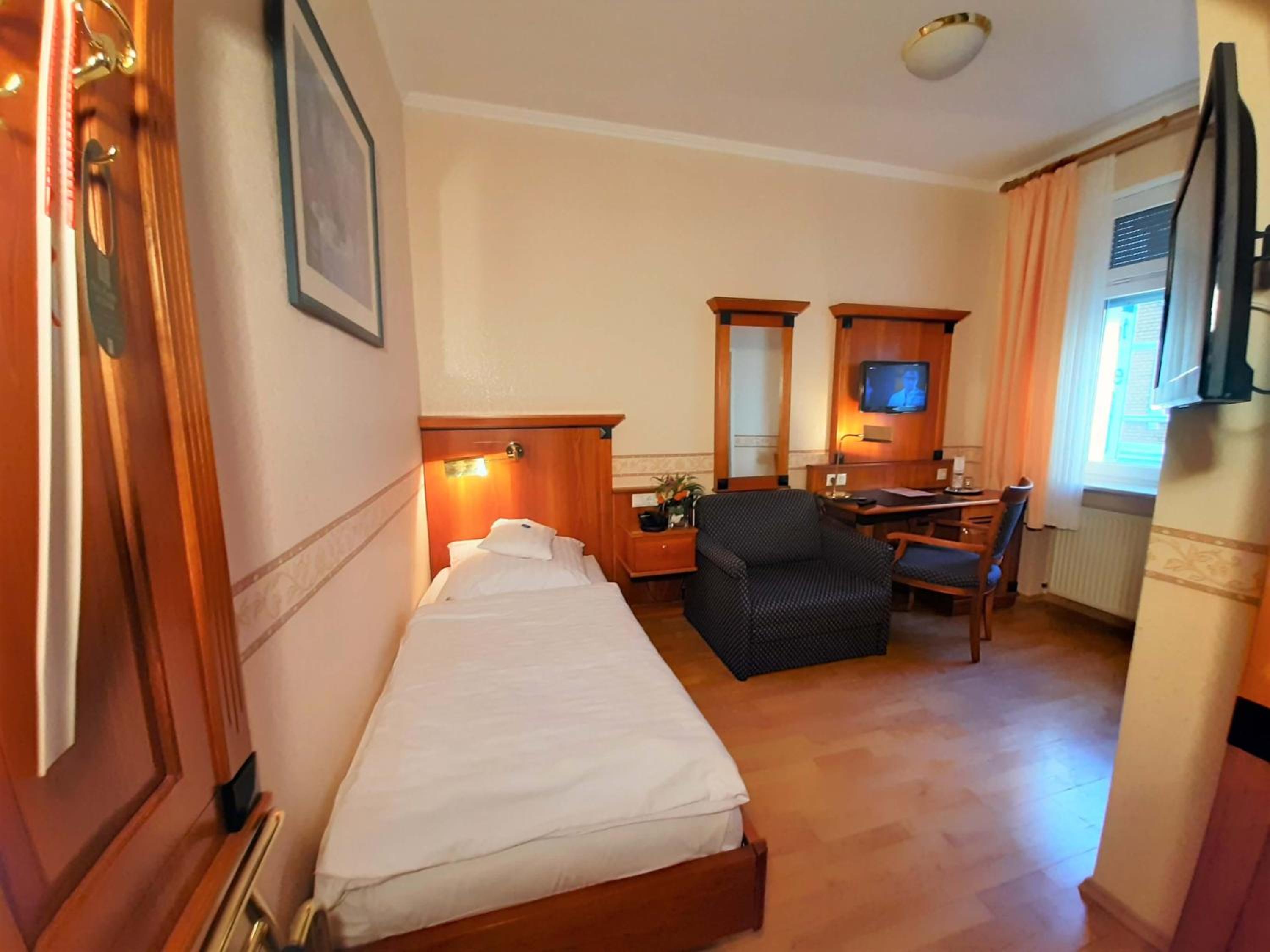 Single Room photo 3