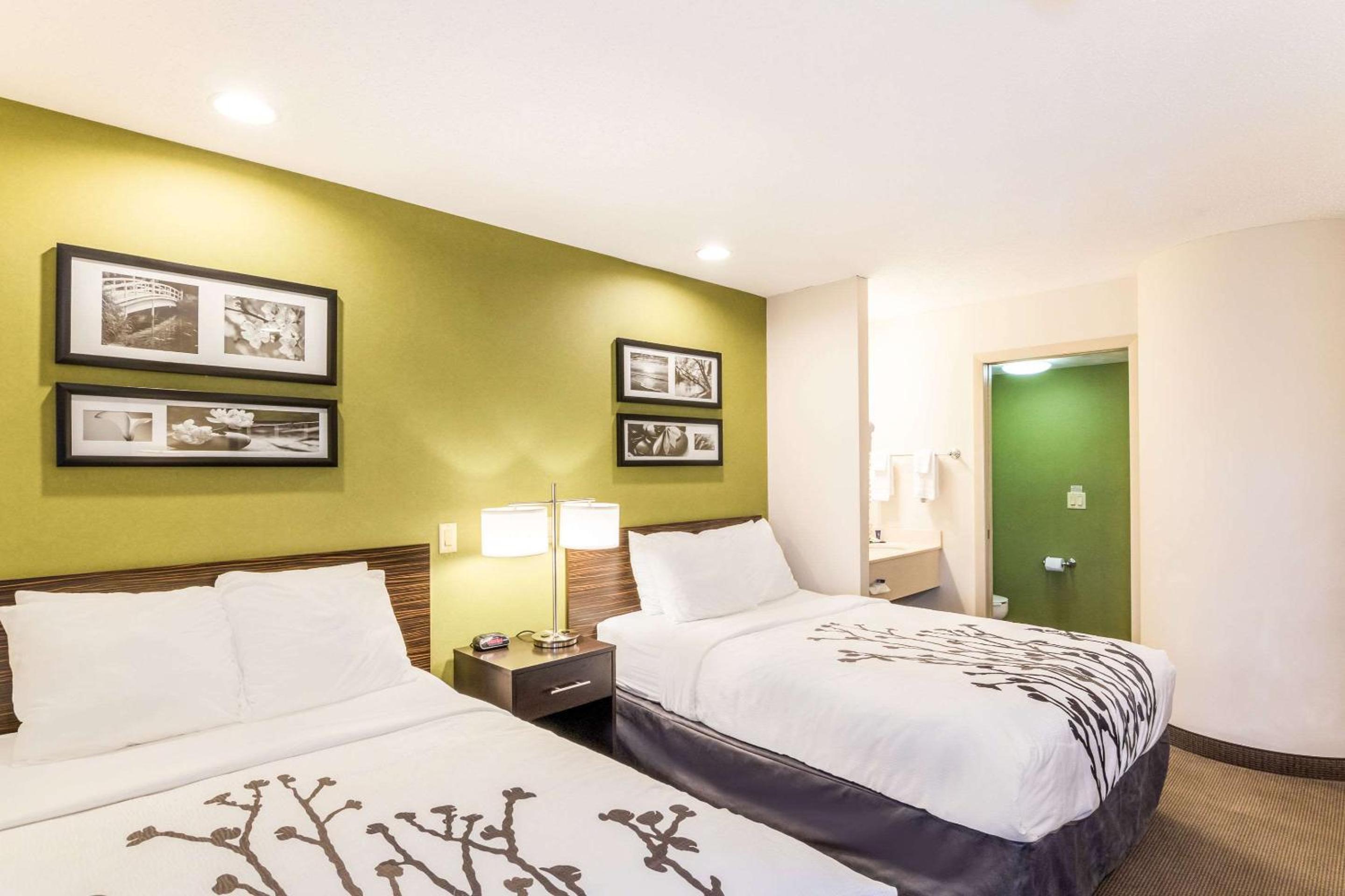 Double Room with Two Double Beds - Non-Smoking - Photo 10