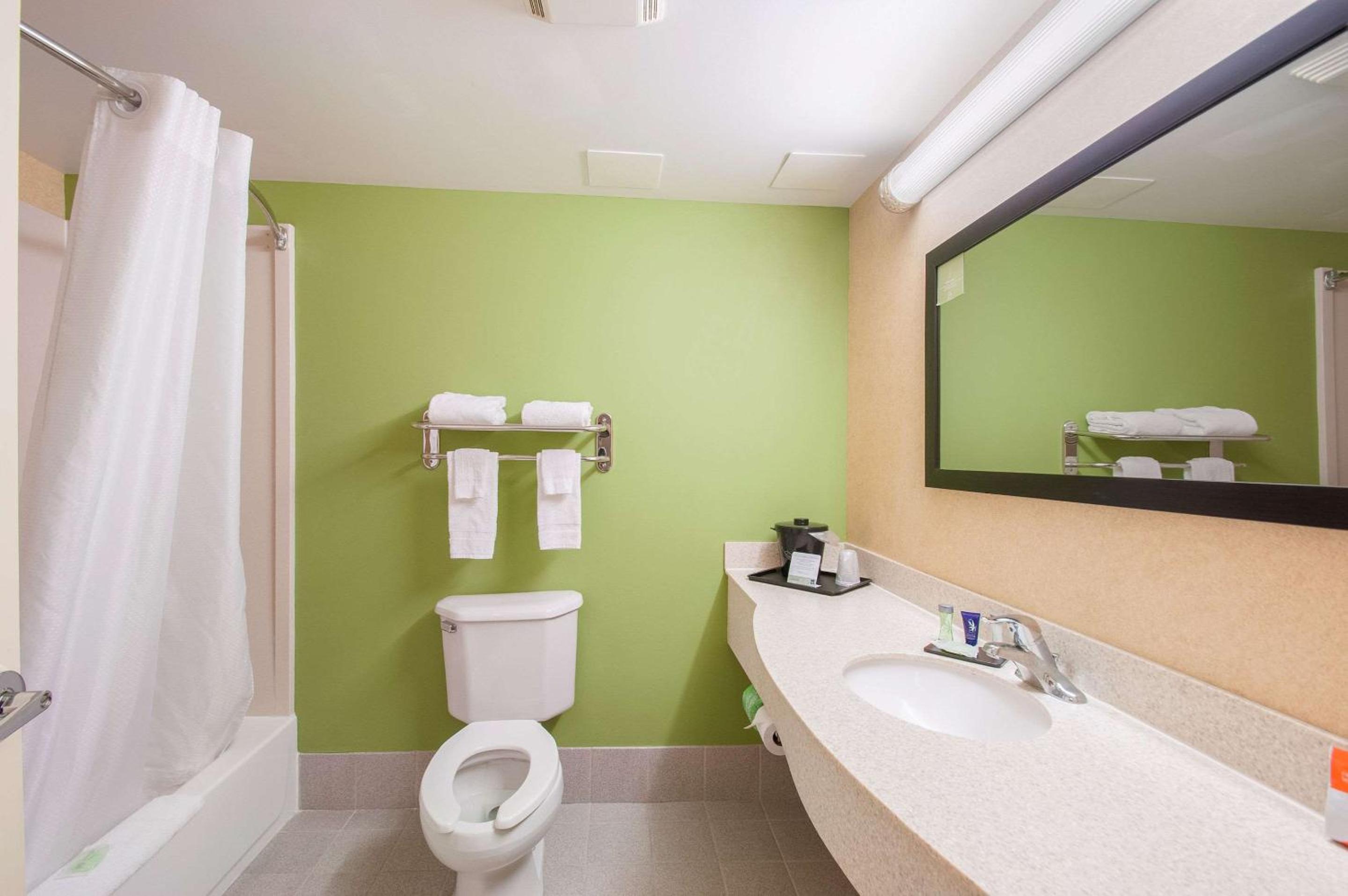 King Room - Non-Smoking - Photo 3