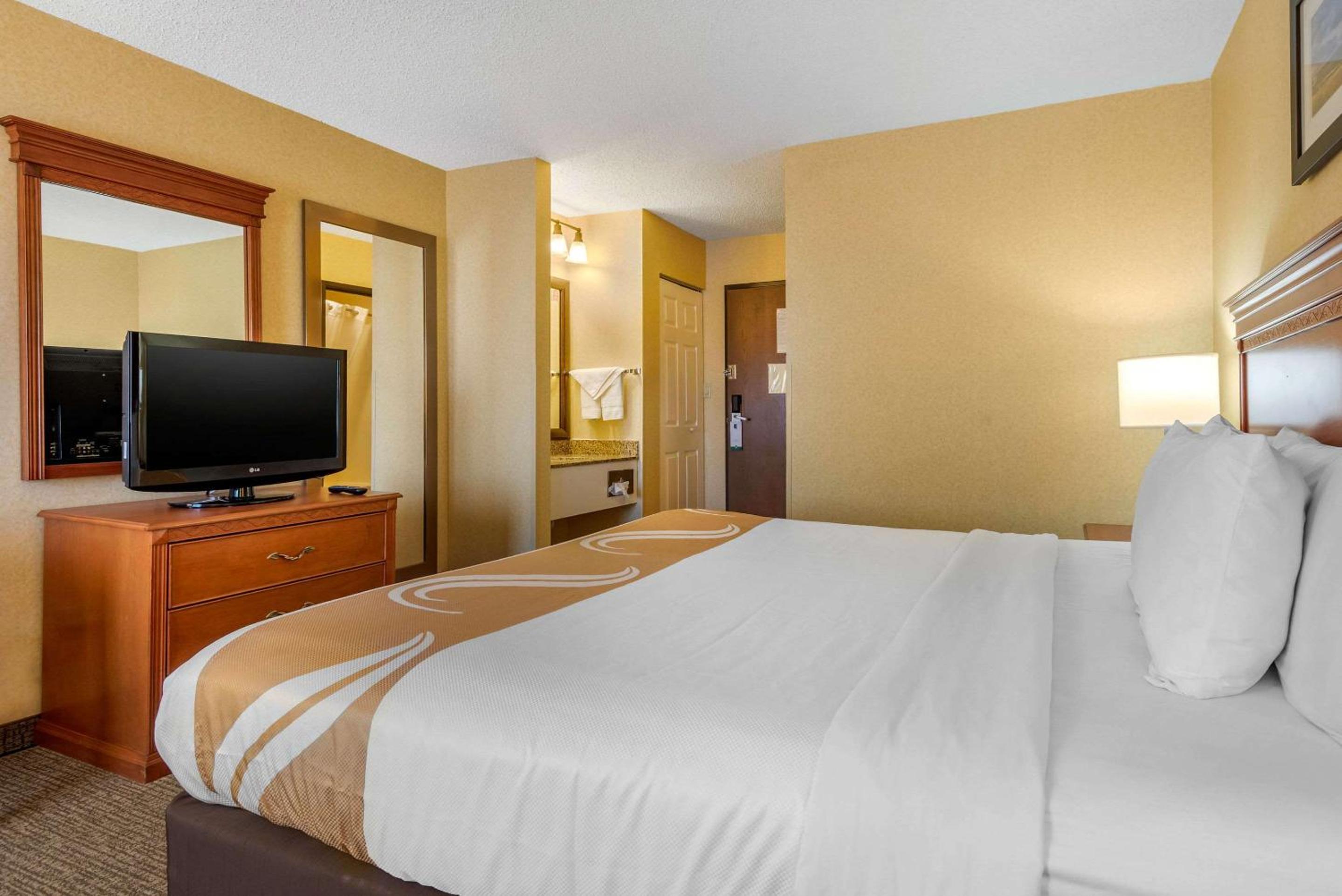 King Room - Non-Smoking photo 3